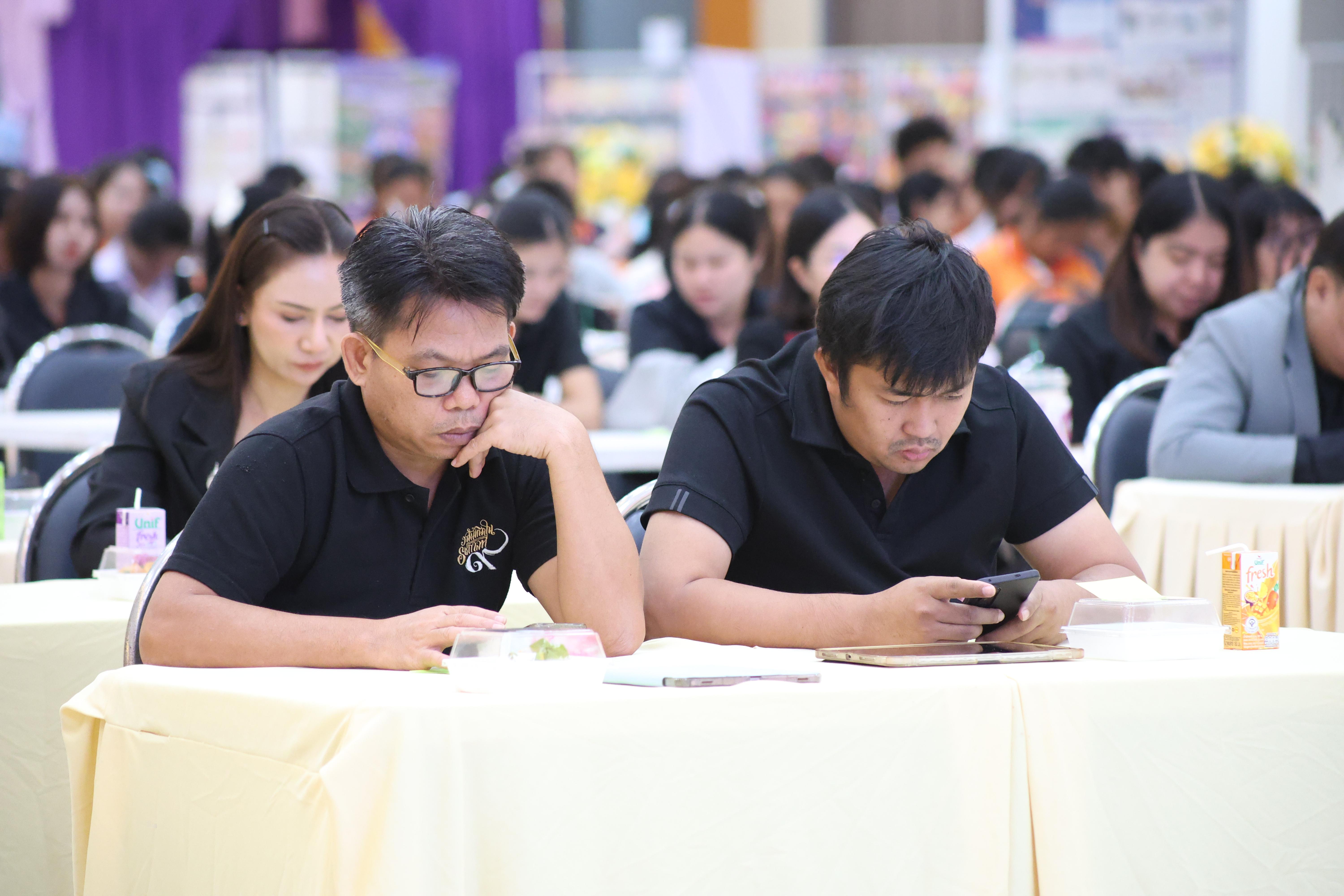 237. สัมมานาวิชาการโรงเรียนต้นแบบเชิงพื้นที่หลักสูตรเสริมสร้างคุณลักษณะ 4 ประการโดยใช้การจัดการเรียนการสอนสมรรถนะ PTRU MODEL เป็นฐานสำหรับครูเพื่อขับเคลื่อนนักเรียนให้มีความฉลาดรู้(PISA)