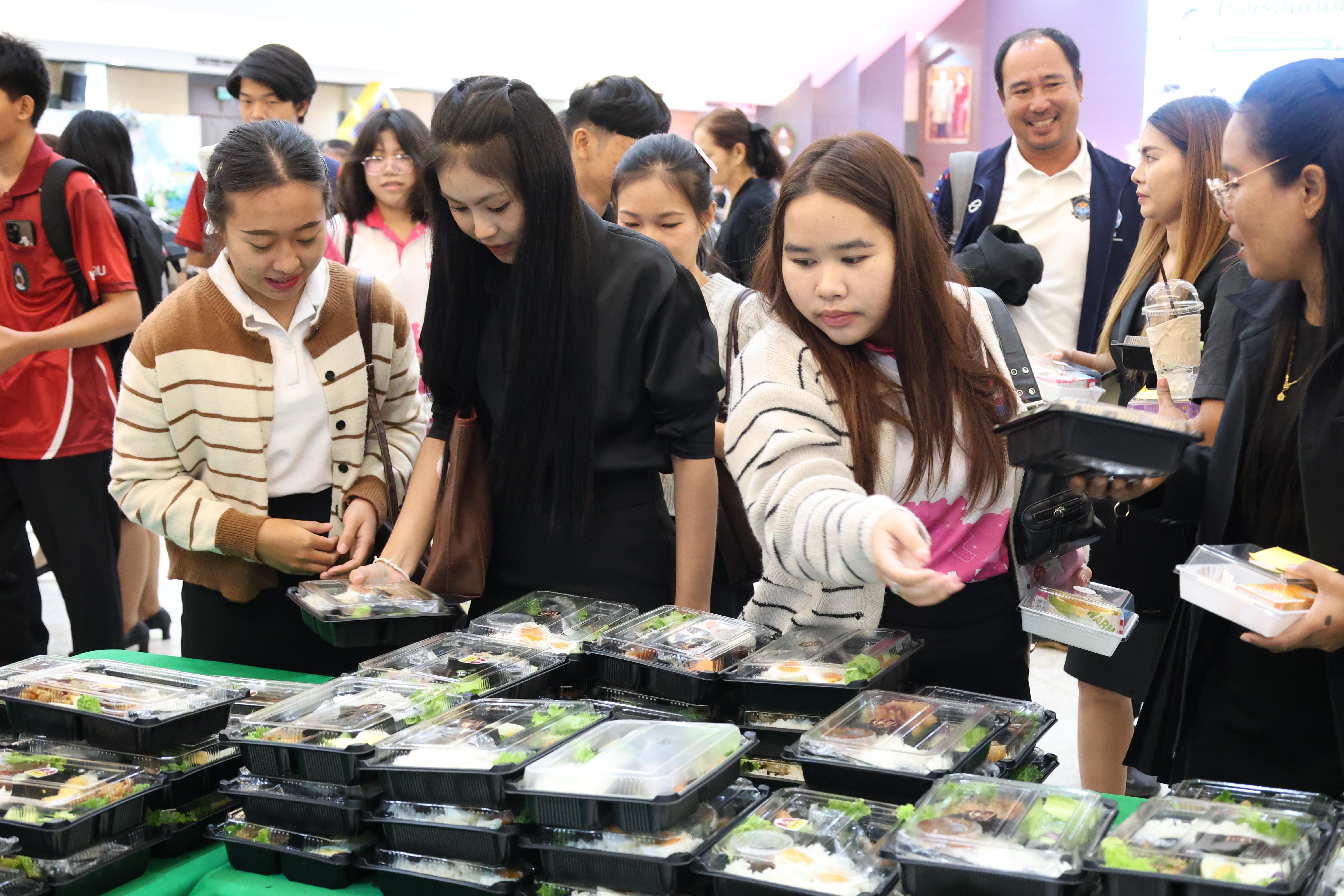 261. สัมมานาวิชาการโรงเรียนต้นแบบเชิงพื้นที่หลักสูตรเสริมสร้างคุณลักษณะ 4 ประการโดยใช้การจัดการเรียนการสอนสมรรถนะ PTRU MODEL เป็นฐานสำหรับครูเพื่อขับเคลื่อนนักเรียนให้มีความฉลาดรู้(PISA)