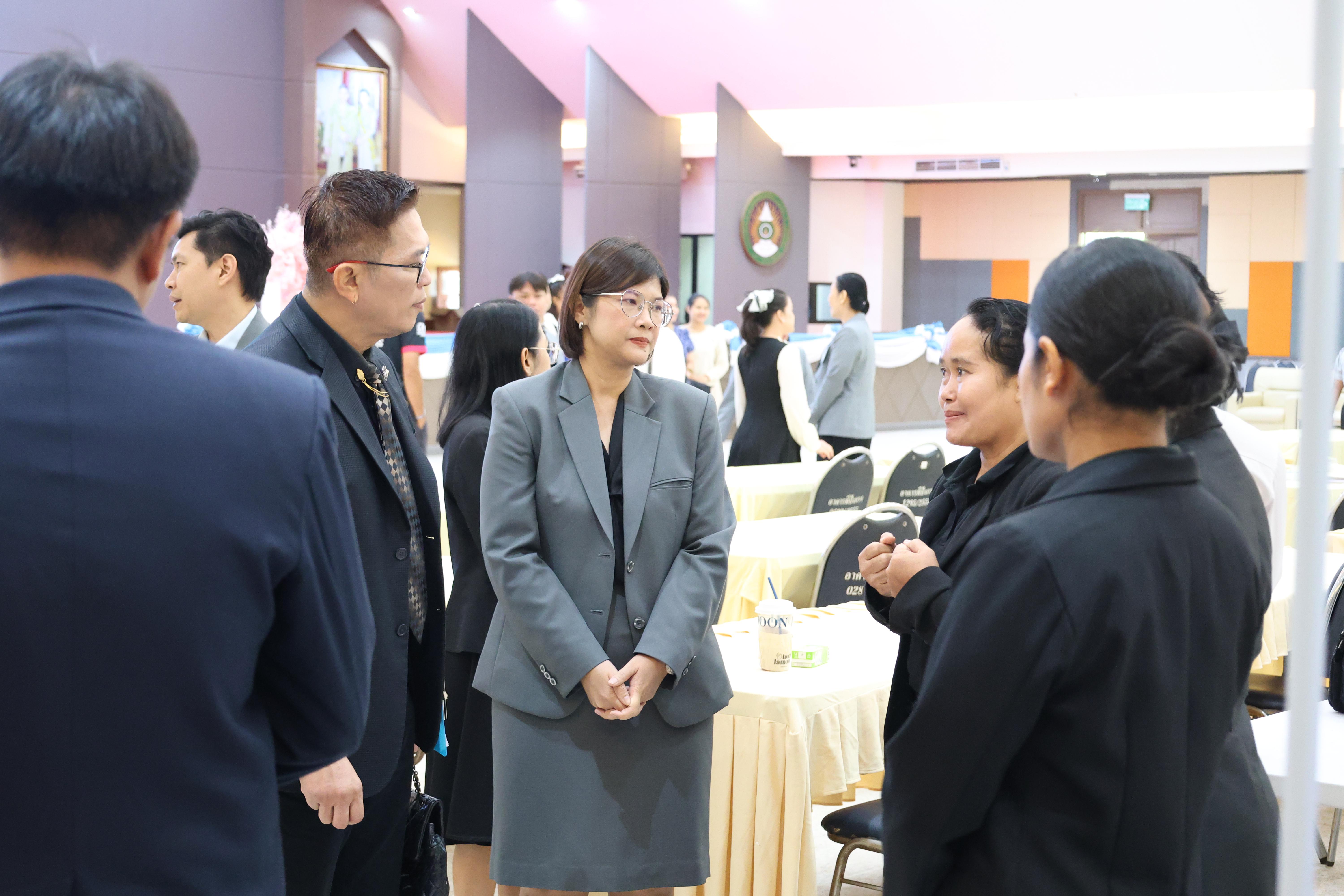 268. สัมมานาวิชาการโรงเรียนต้นแบบเชิงพื้นที่หลักสูตรเสริมสร้างคุณลักษณะ 4 ประการโดยใช้การจัดการเรียนการสอนสมรรถนะ PTRU MODEL เป็นฐานสำหรับครูเพื่อขับเคลื่อนนักเรียนให้มีความฉลาดรู้(PISA)
