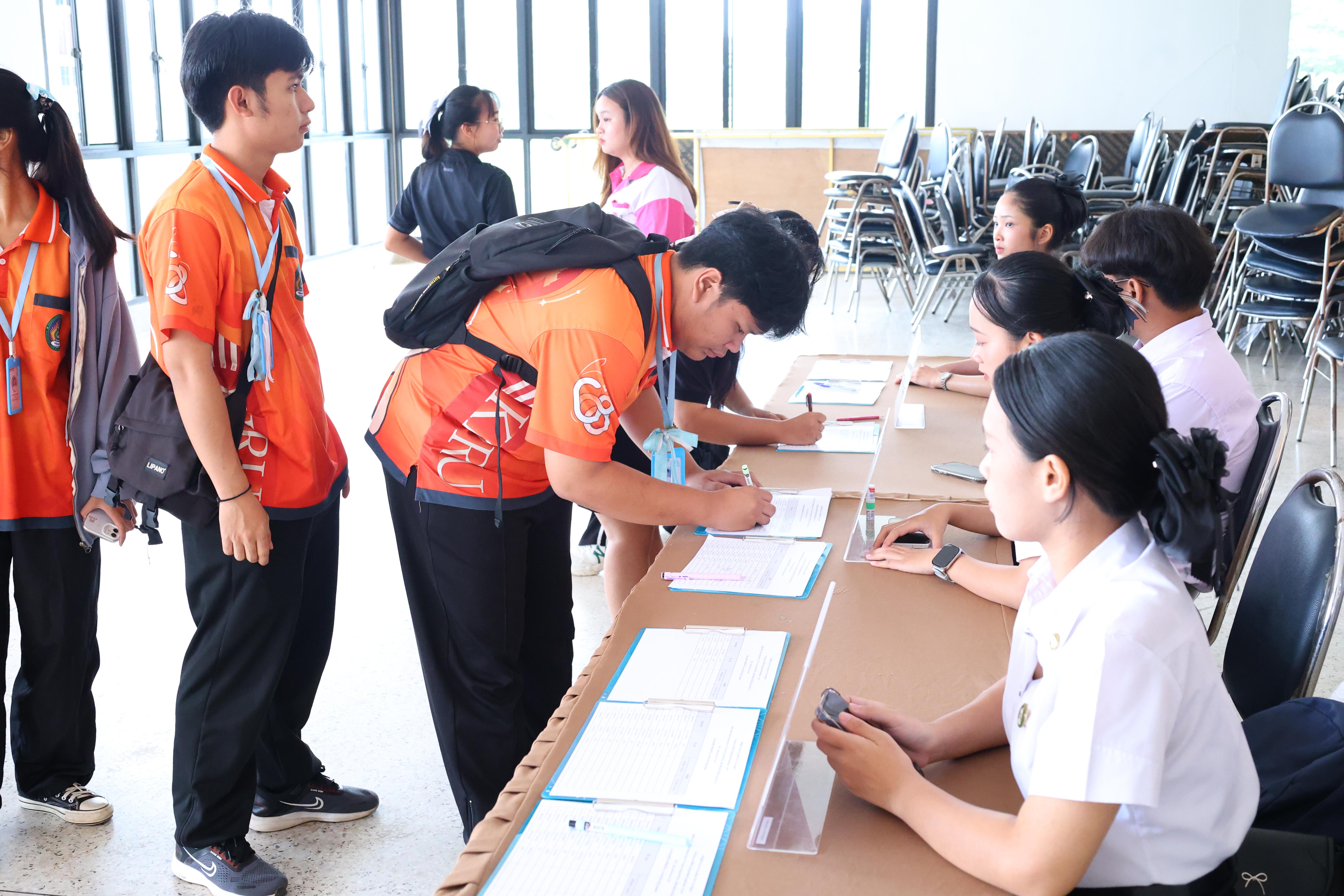 301. สัมมานาวิชาการโรงเรียนต้นแบบเชิงพื้นที่หลักสูตรเสริมสร้างคุณลักษณะ 4 ประการโดยใช้การจัดการเรียนการสอนสมรรถนะ PTRU MODEL เป็นฐานสำหรับครูเพื่อขับเคลื่อนนักเรียนให้มีความฉลาดรู้(PISA)