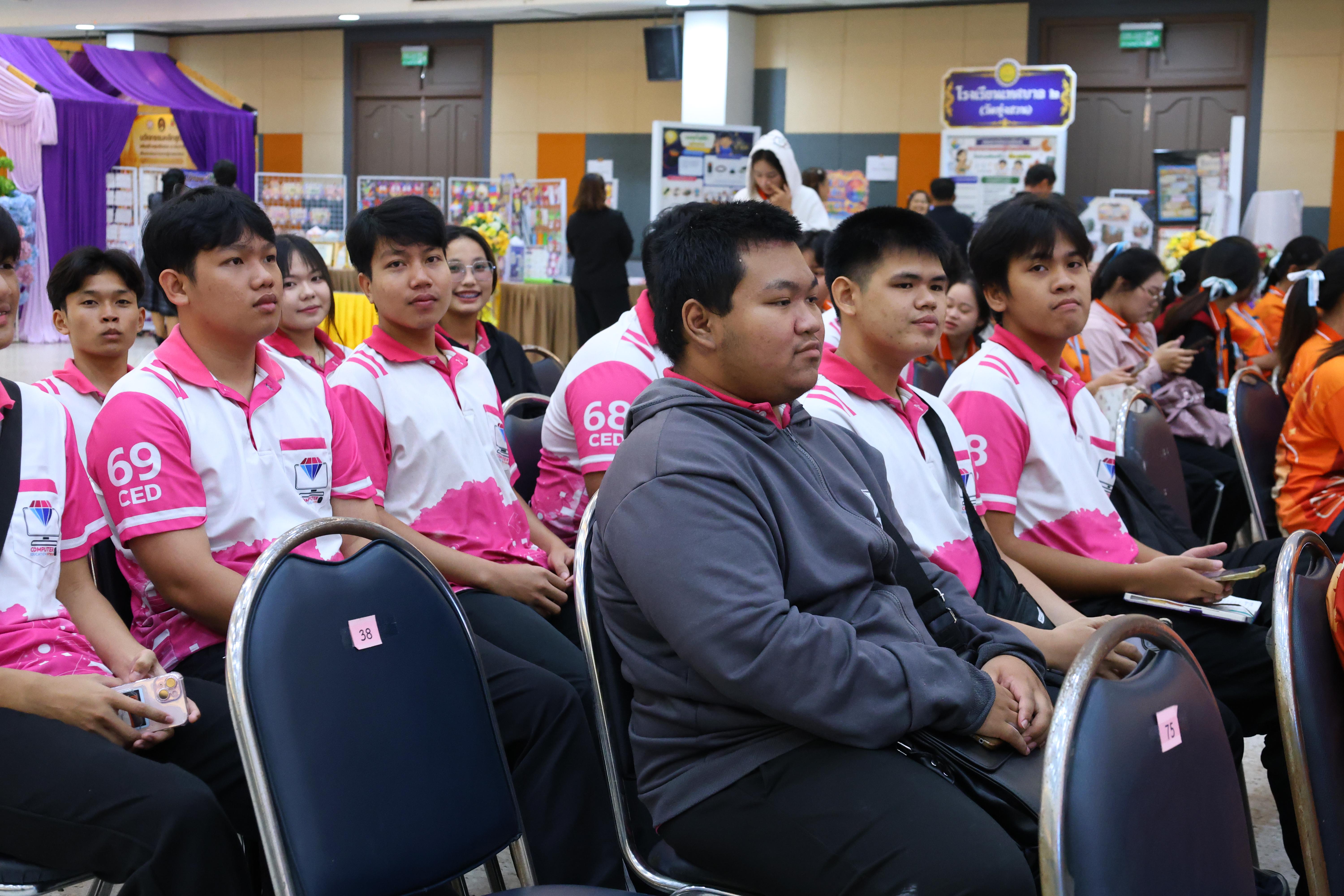 332. สัมมานาวิชาการโรงเรียนต้นแบบเชิงพื้นที่หลักสูตรเสริมสร้างคุณลักษณะ 4 ประการโดยใช้การจัดการเรียนการสอนสมรรถนะ PTRU MODEL เป็นฐานสำหรับครูเพื่อขับเคลื่อนนักเรียนให้มีความฉลาดรู้(PISA)