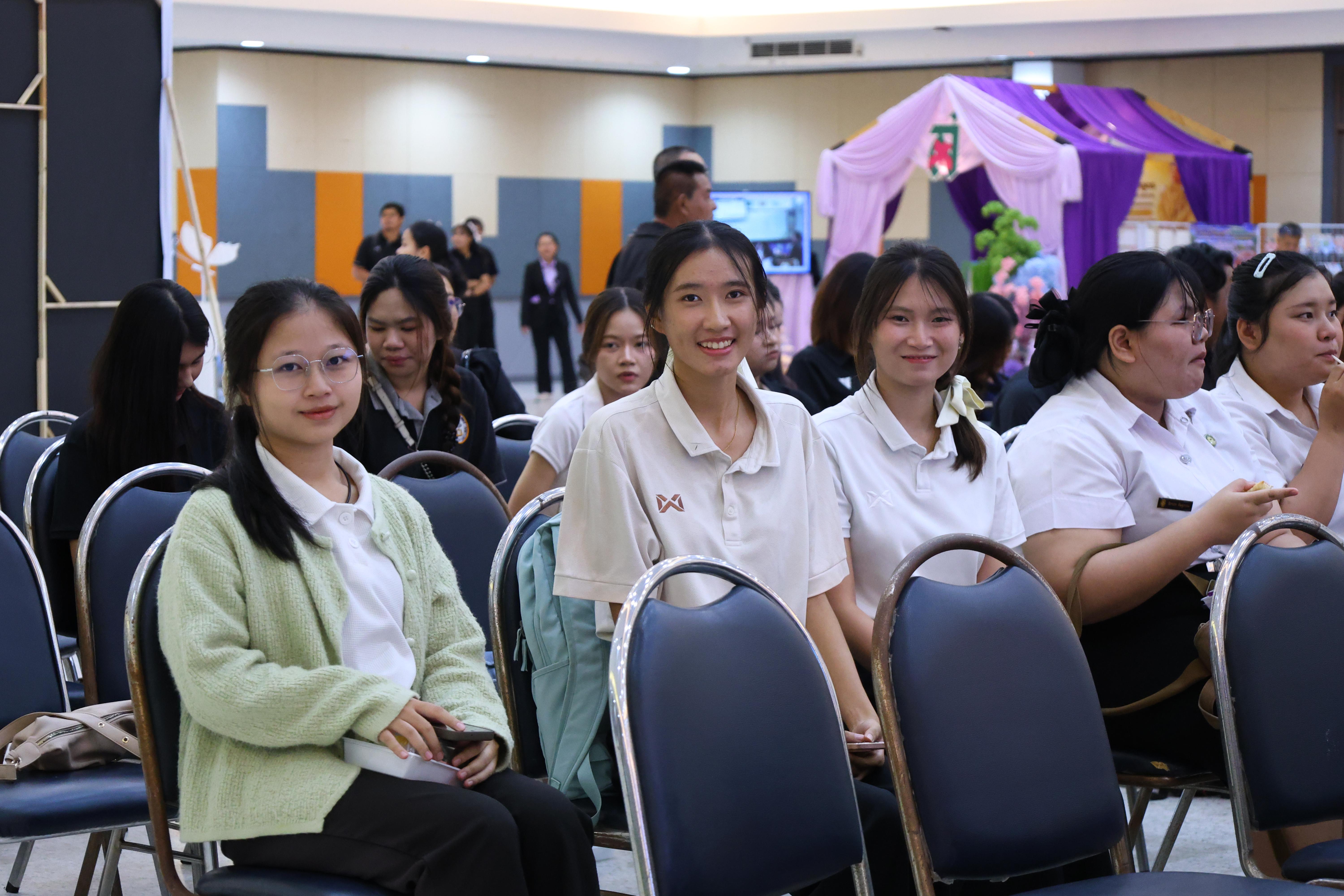 333. สัมมานาวิชาการโรงเรียนต้นแบบเชิงพื้นที่หลักสูตรเสริมสร้างคุณลักษณะ 4 ประการโดยใช้การจัดการเรียนการสอนสมรรถนะ PTRU MODEL เป็นฐานสำหรับครูเพื่อขับเคลื่อนนักเรียนให้มีความฉลาดรู้(PISA)