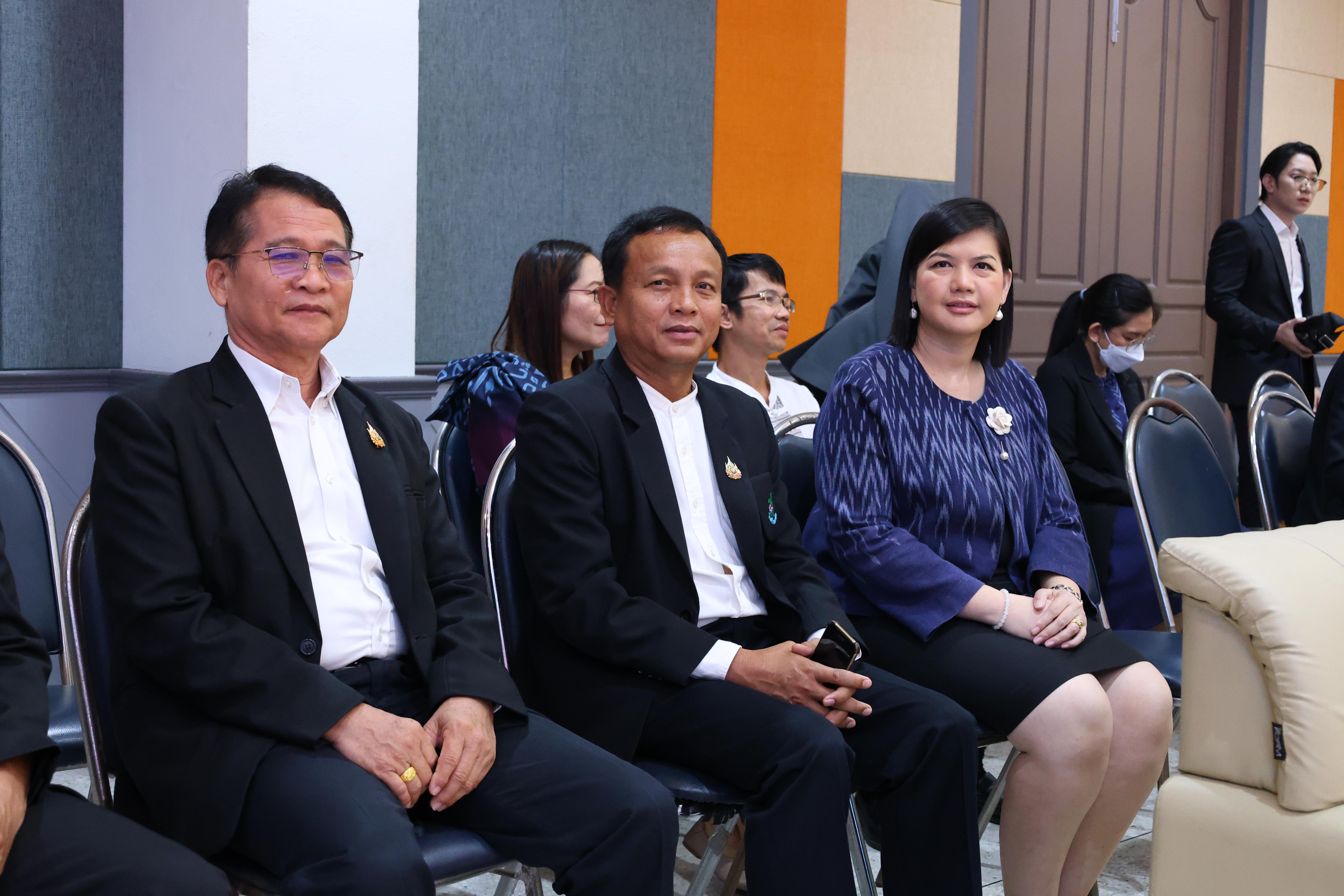 357. สัมมานาวิชาการโรงเรียนต้นแบบเชิงพื้นที่หลักสูตรเสริมสร้างคุณลักษณะ 4 ประการโดยใช้การจัดการเรียนการสอนสมรรถนะ PTRU MODEL เป็นฐานสำหรับครูเพื่อขับเคลื่อนนักเรียนให้มีความฉลาดรู้(PISA)
