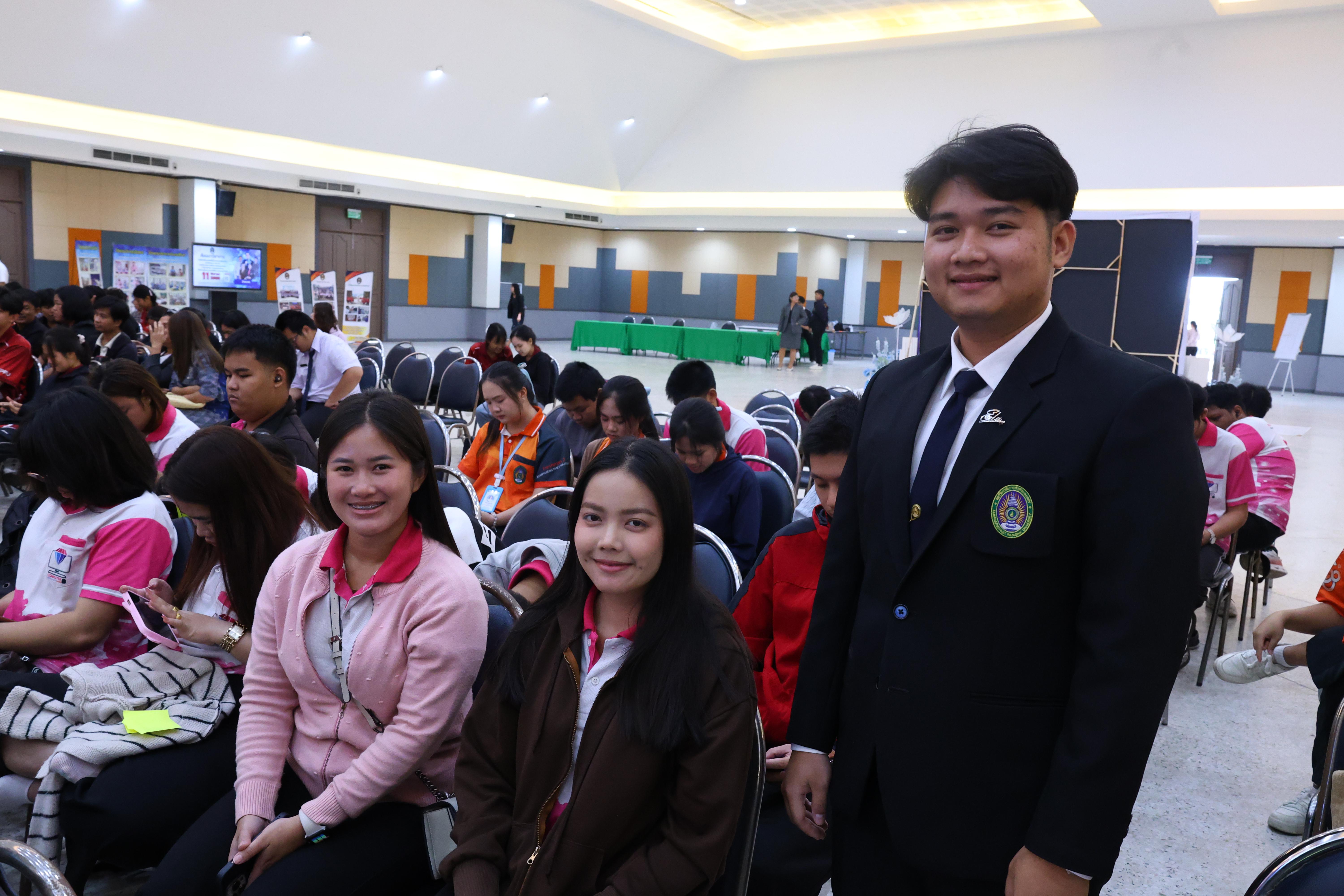 559. สัมมานาวิชาการโรงเรียนต้นแบบเชิงพื้นที่หลักสูตรเสริมสร้างคุณลักษณะ 4 ประการโดยใช้การจัดการเรียนการสอนสมรรถนะ PTRU MODEL เป็นฐานสำหรับครูเพื่อขับเคลื่อนนักเรียนให้มีความฉลาดรู้(PISA)