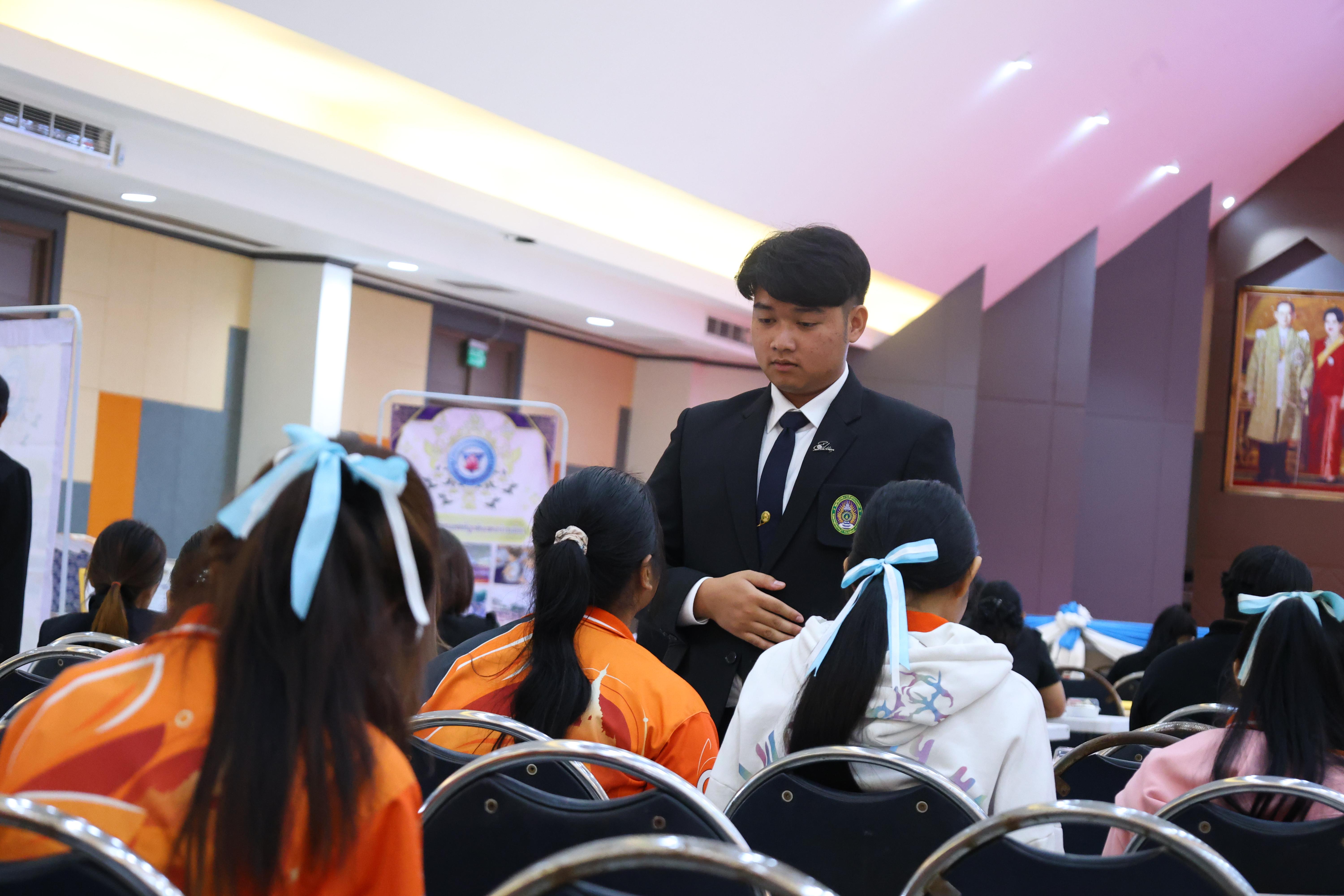 580. สัมมานาวิชาการโรงเรียนต้นแบบเชิงพื้นที่หลักสูตรเสริมสร้างคุณลักษณะ 4 ประการโดยใช้การจัดการเรียนการสอนสมรรถนะ PTRU MODEL เป็นฐานสำหรับครูเพื่อขับเคลื่อนนักเรียนให้มีความฉลาดรู้(PISA)