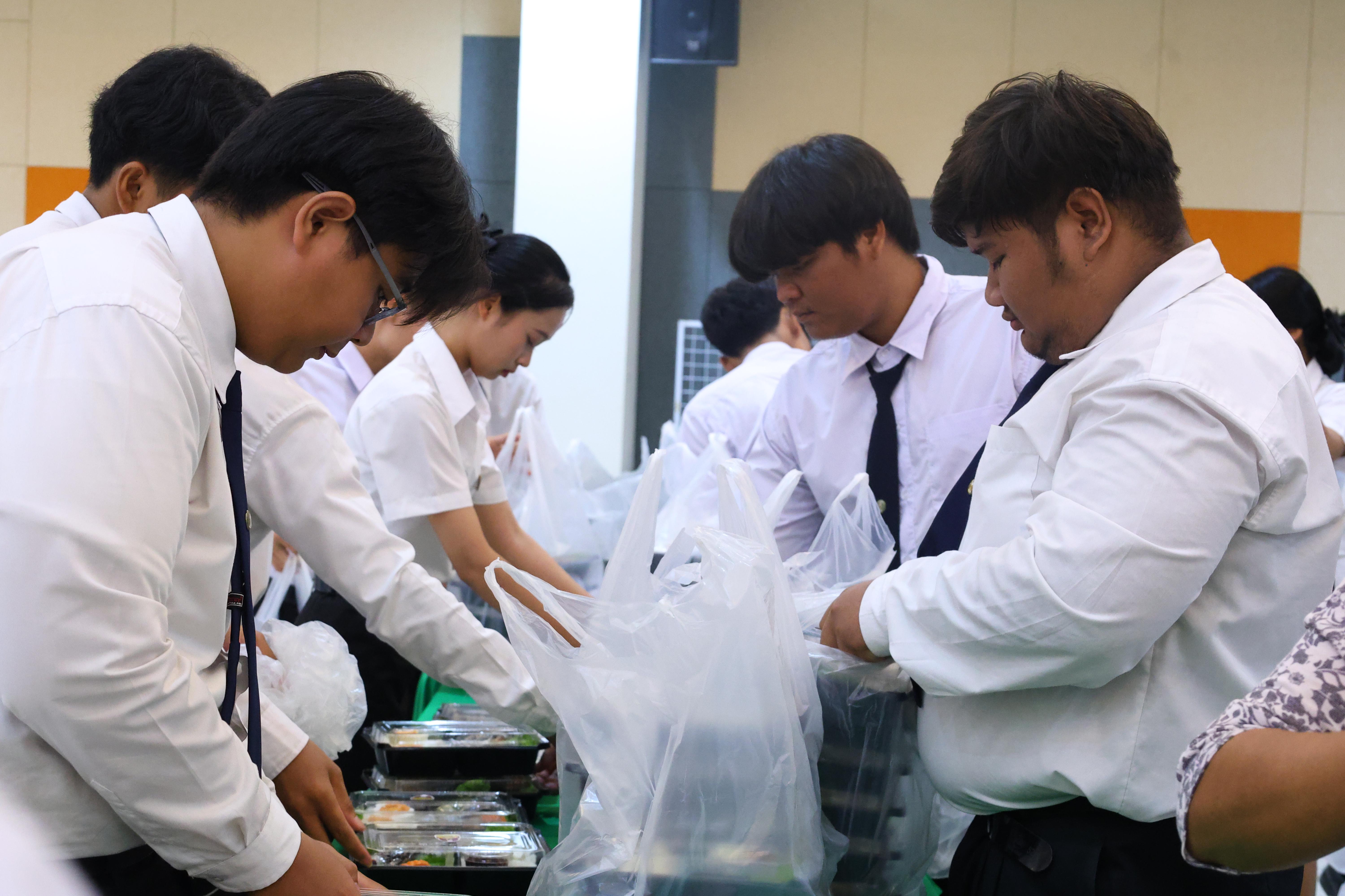 585. สัมมานาวิชาการโรงเรียนต้นแบบเชิงพื้นที่หลักสูตรเสริมสร้างคุณลักษณะ 4 ประการโดยใช้การจัดการเรียนการสอนสมรรถนะ PTRU MODEL เป็นฐานสำหรับครูเพื่อขับเคลื่อนนักเรียนให้มีความฉลาดรู้(PISA)