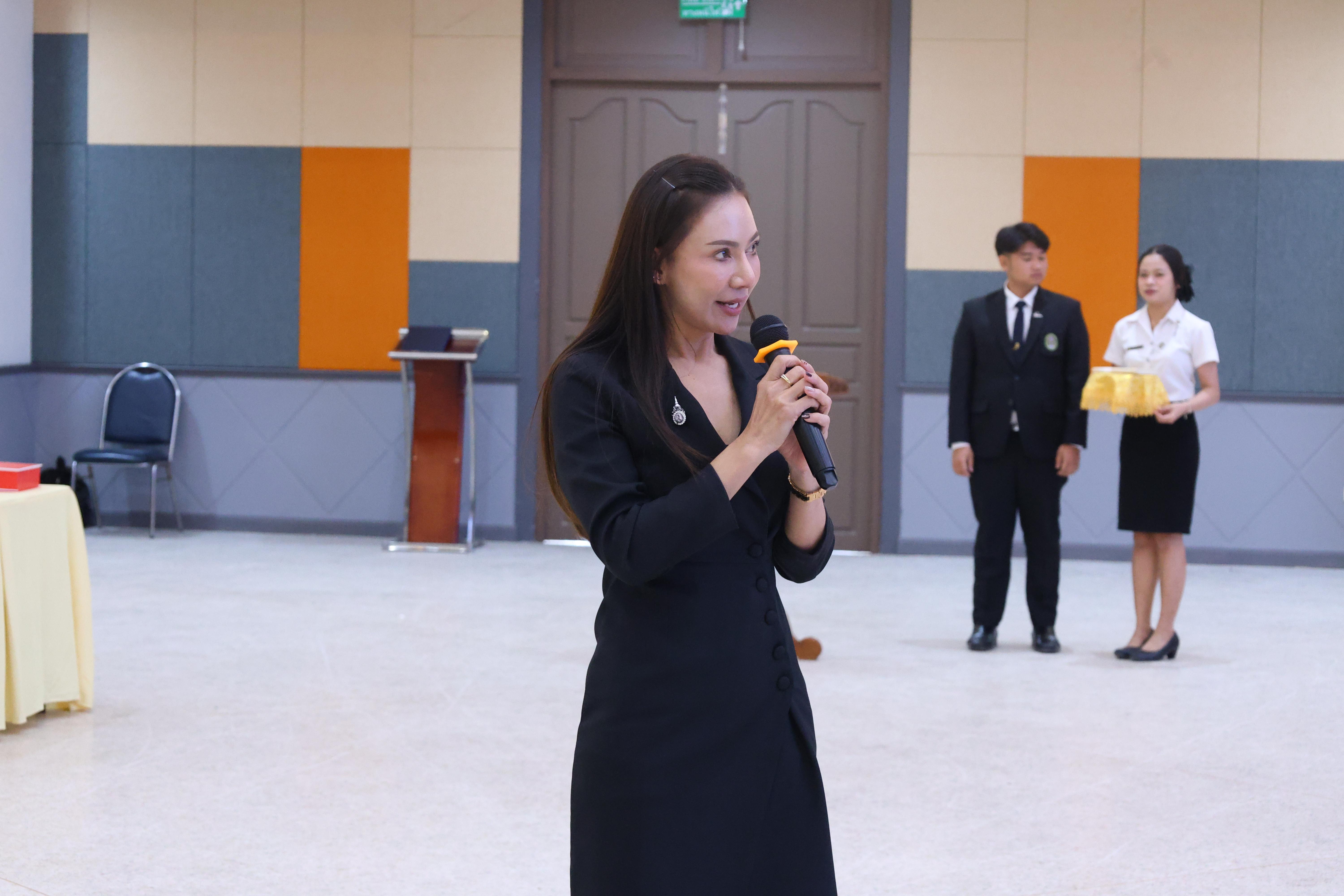 592. สัมมานาวิชาการโรงเรียนต้นแบบเชิงพื้นที่หลักสูตรเสริมสร้างคุณลักษณะ 4 ประการโดยใช้การจัดการเรียนการสอนสมรรถนะ PTRU MODEL เป็นฐานสำหรับครูเพื่อขับเคลื่อนนักเรียนให้มีความฉลาดรู้(PISA)