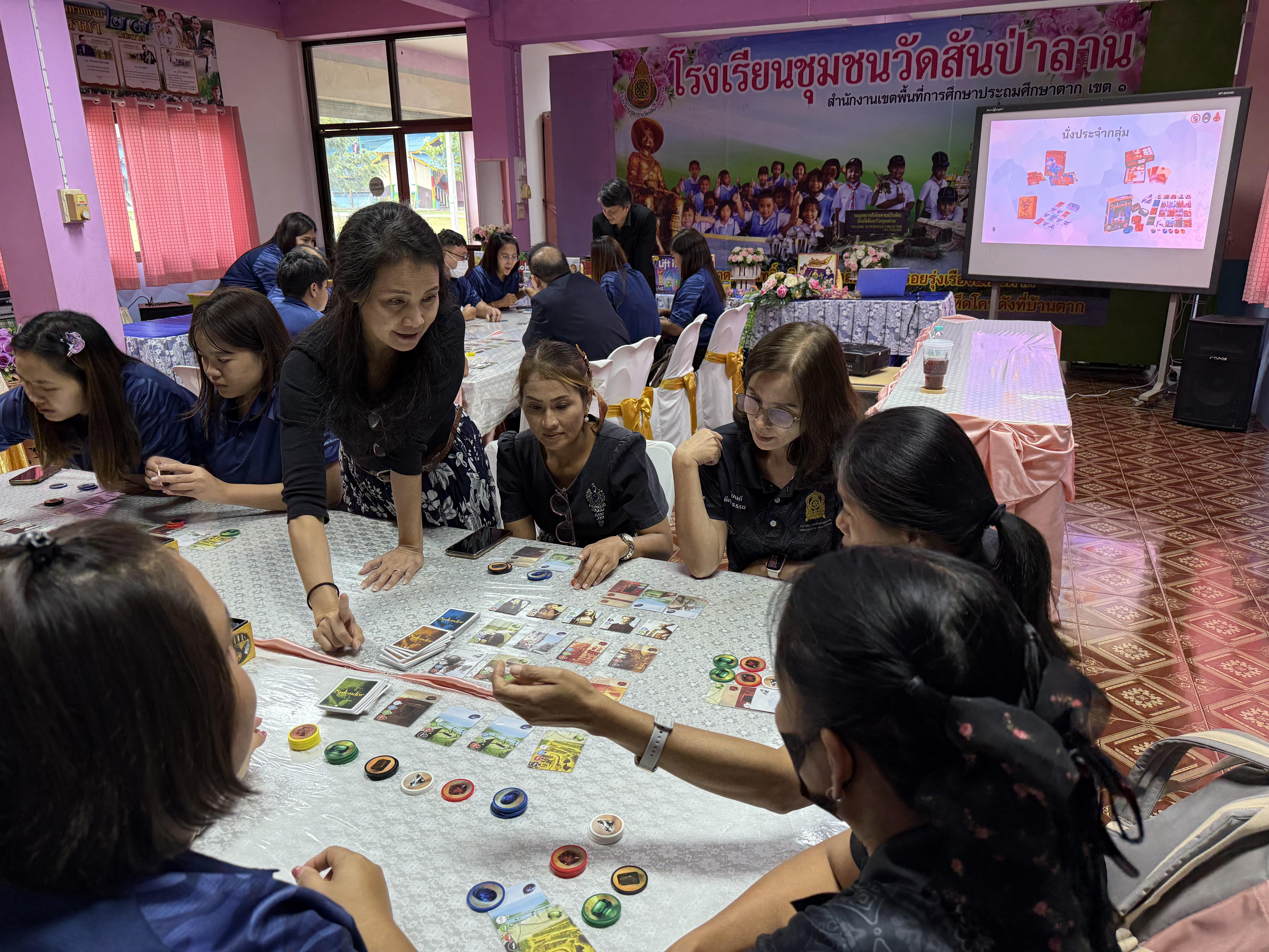 26. โครงการการพัฒนาบอร์ดเกมการเรียนรู้ เพื่อส่งเสริมคุณลักษณะอันพึงประสงค์ของผู้เรียนตามบริบทโรงเรียน ภายใต้โครงการพัฒนาคุณภาพการศึกษาและการพัฒนาท้องถิ่นโดยมีสถาบันอุดมศึกษาเป็นพี่เลี้ยงเครือข่ายเพื่อการพัฒนาอุดมศึกษา