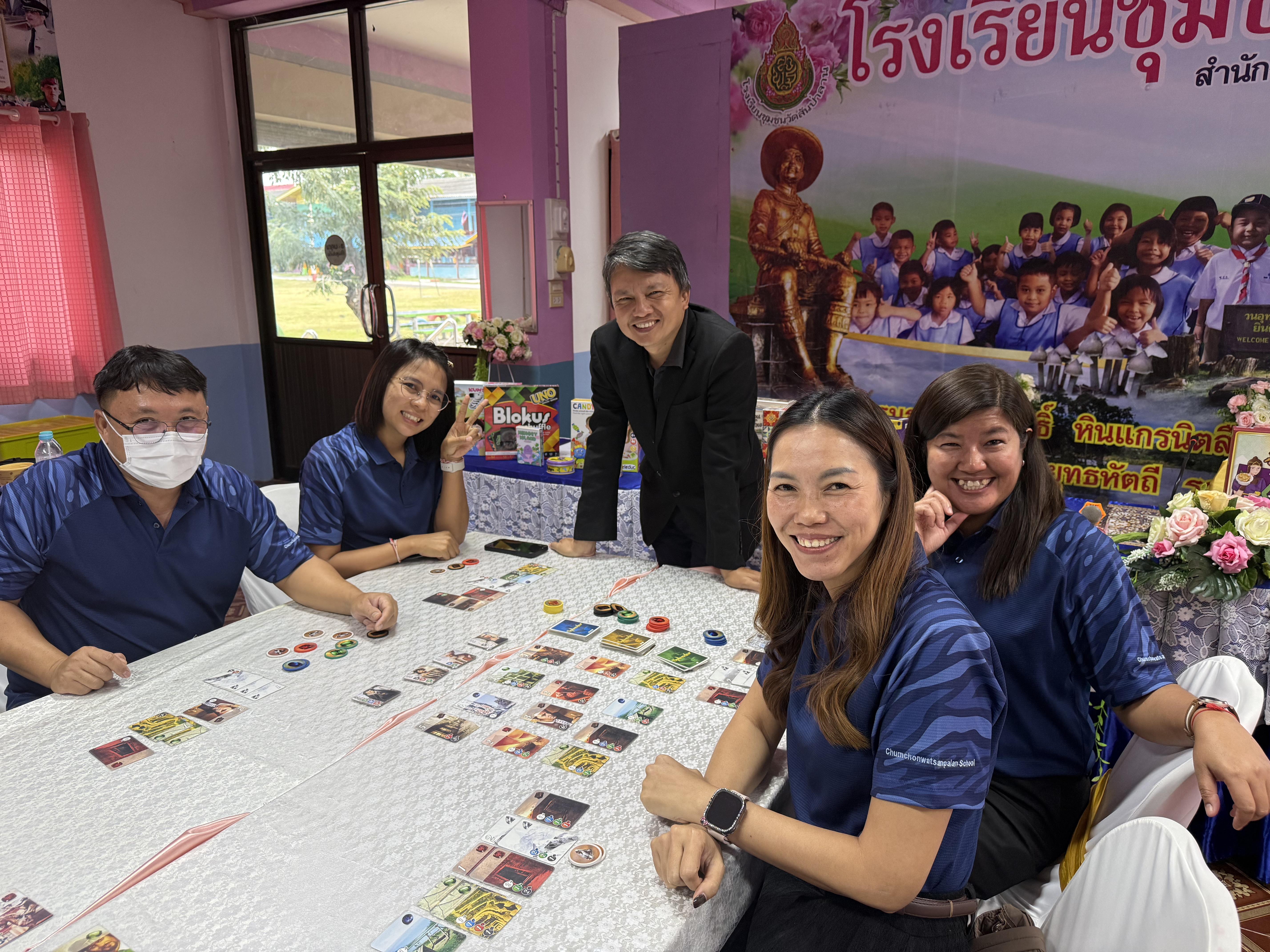 30. โครงการการพัฒนาบอร์ดเกมการเรียนรู้ เพื่อส่งเสริมคุณลักษณะอันพึงประสงค์ของผู้เรียนตามบริบทโรงเรียน ภายใต้โครงการพัฒนาคุณภาพการศึกษาและการพัฒนาท้องถิ่นโดยมีสถาบันอุดมศึกษาเป็นพี่เลี้ยงเครือข่ายเพื่อการพัฒนาอุดมศึกษา