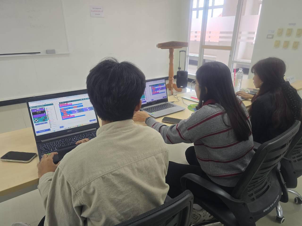 6. โครงการการผลิตสื่อการสอนด้วยนวัตกรรม AI ของครูเพื่อส่งเสริมความคิดสร้างสรรค์สำหรับผู้เรียนในยุคดิจิทัลตามบริบทของโรงเรียน ภายใต้โครงการพัฒนาคุณภาพการศึกษาและการพัฒนาท้องถิ่นโดยมีสถาบันอุดมศึกษาเป็นพี่เลี้ยงเครือข่ายเพื่อการพัฒนาอุดมศึกษา