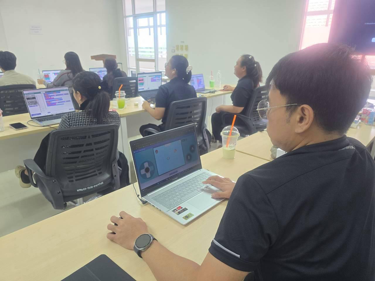 8. โครงการการผลิตสื่อการสอนด้วยนวัตกรรม AI ของครูเพื่อส่งเสริมความคิดสร้างสรรค์สำหรับผู้เรียนในยุคดิจิทัลตามบริบทของโรงเรียน ภายใต้โครงการพัฒนาคุณภาพการศึกษาและการพัฒนาท้องถิ่นโดยมีสถาบันอุดมศึกษาเป็นพี่เลี้ยงเครือข่ายเพื่อการพัฒนาอุดมศึกษา