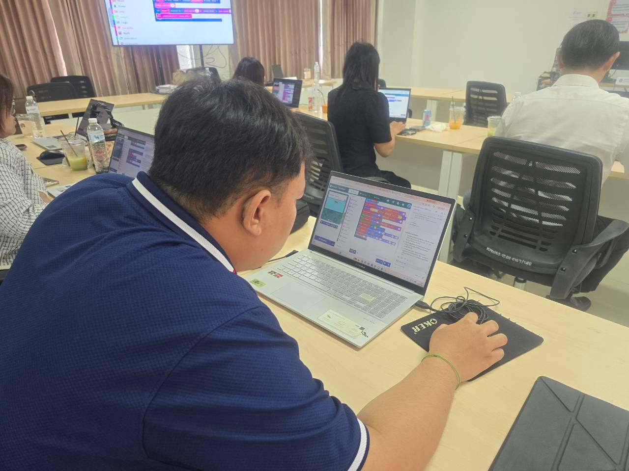 122. โครงการการผลิตสื่อการสอนด้วยนวัตกรรม AI ของครูเพื่อส่งเสริมความคิดสร้างสรรค์สำหรับผู้เรียนในยุคดิจิทัลตามบริบทของโรงเรียน ภายใต้โครงการพัฒนาคุณภาพการศึกษาและการพัฒนาท้องถิ่นโดยมีสถาบันอุดมศึกษาเป็นพี่เลี้ยงเครือข่ายเพื่อการพัฒนาอุดมศึกษา