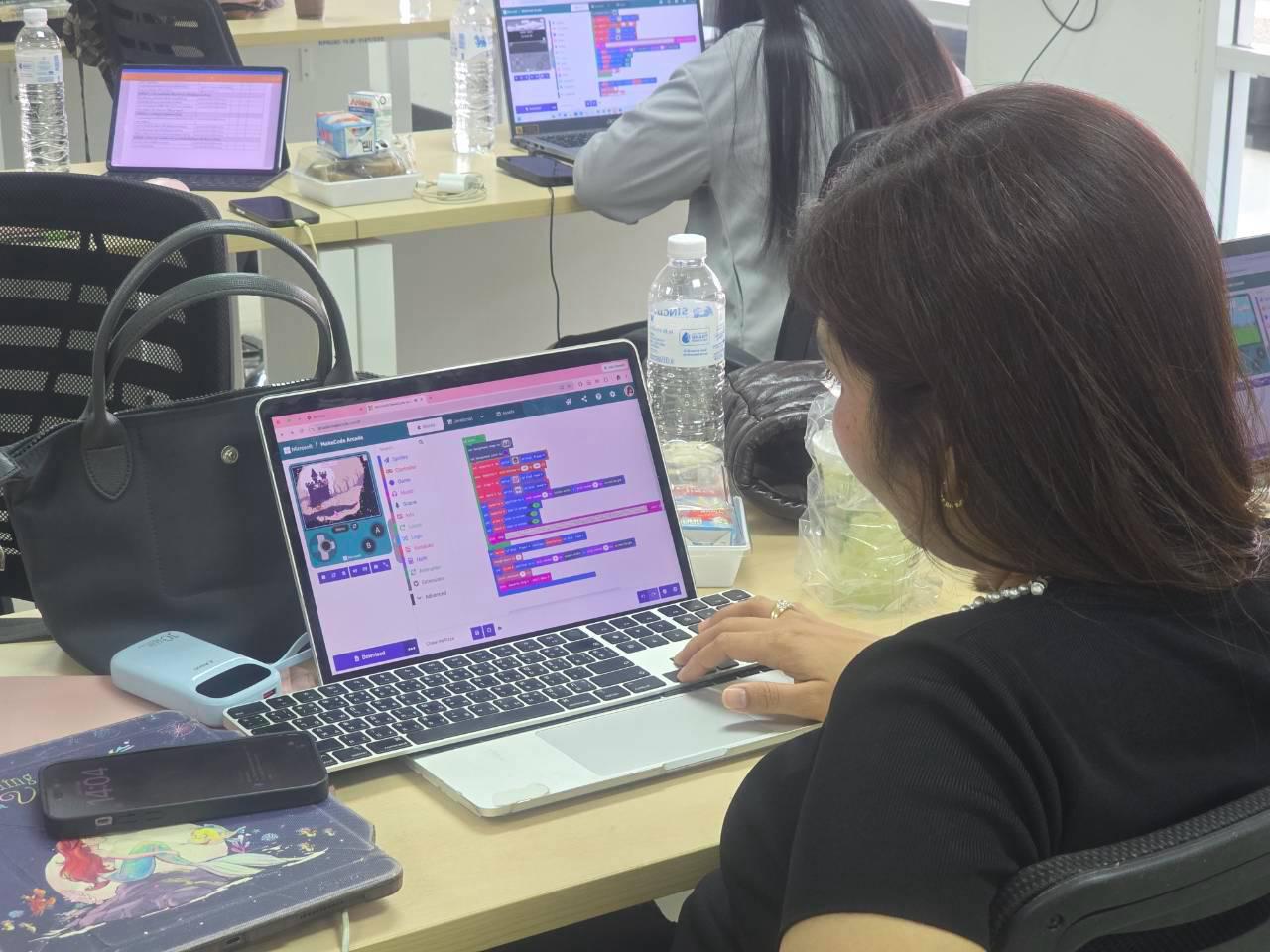 126. โครงการการผลิตสื่อการสอนด้วยนวัตกรรม AI ของครูเพื่อส่งเสริมความคิดสร้างสรรค์สำหรับผู้เรียนในยุคดิจิทัลตามบริบทของโรงเรียน ภายใต้โครงการพัฒนาคุณภาพการศึกษาและการพัฒนาท้องถิ่นโดยมีสถาบันอุดมศึกษาเป็นพี่เลี้ยงเครือข่ายเพื่อการพัฒนาอุดมศึกษา