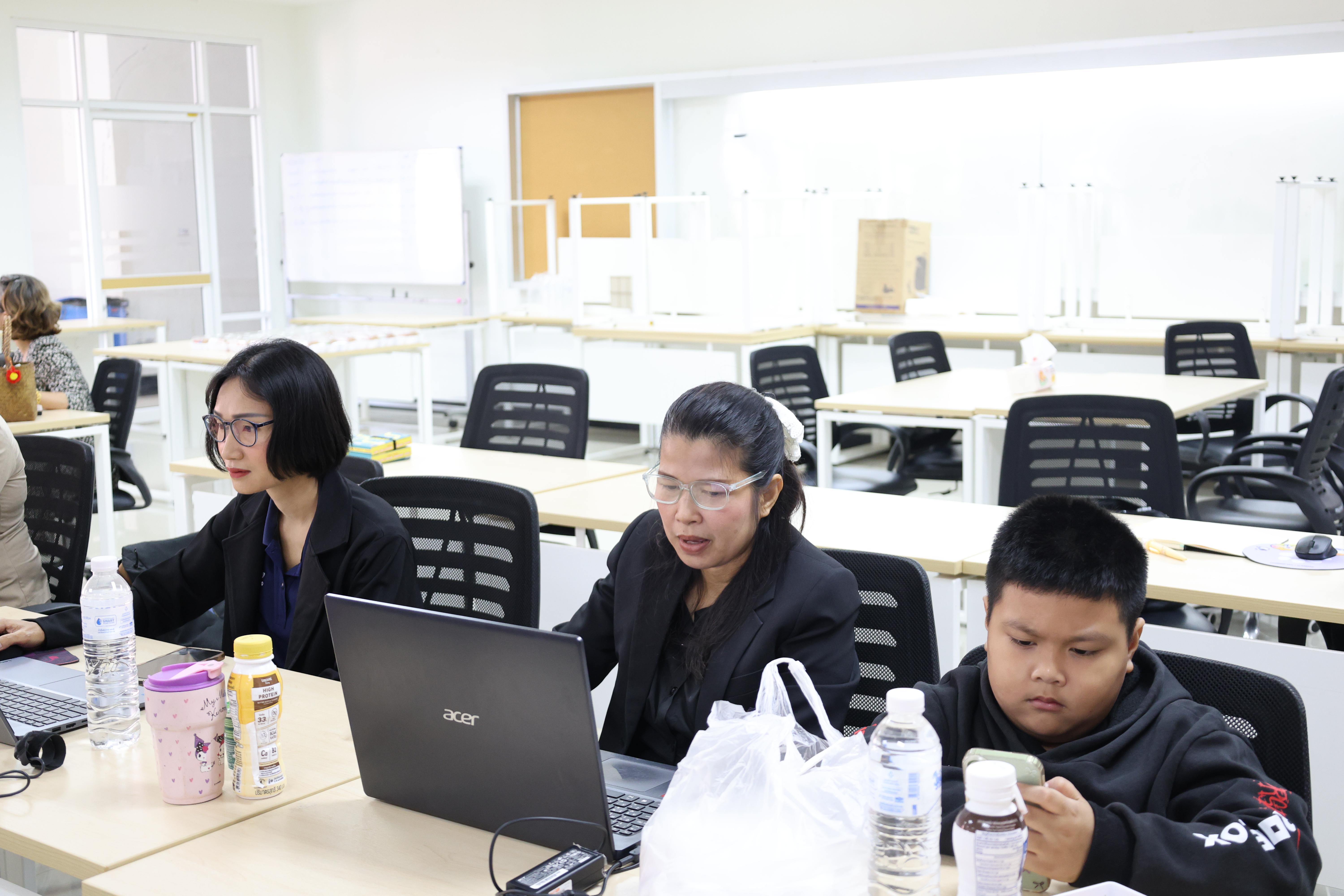 175. โครงการการผลิตสื่อการสอนด้วยนวัตกรรม AI ของครูเพื่อส่งเสริมความคิดสร้างสรรค์สำหรับผู้เรียนในยุคดิจิทัลตามบริบทของโรงเรียน ภายใต้โครงการพัฒนาคุณภาพการศึกษาและการพัฒนาท้องถิ่นโดยมีสถาบันอุดมศึกษาเป็นพี่เลี้ยงเครือข่ายเพื่อการพัฒนาอุดมศึกษา