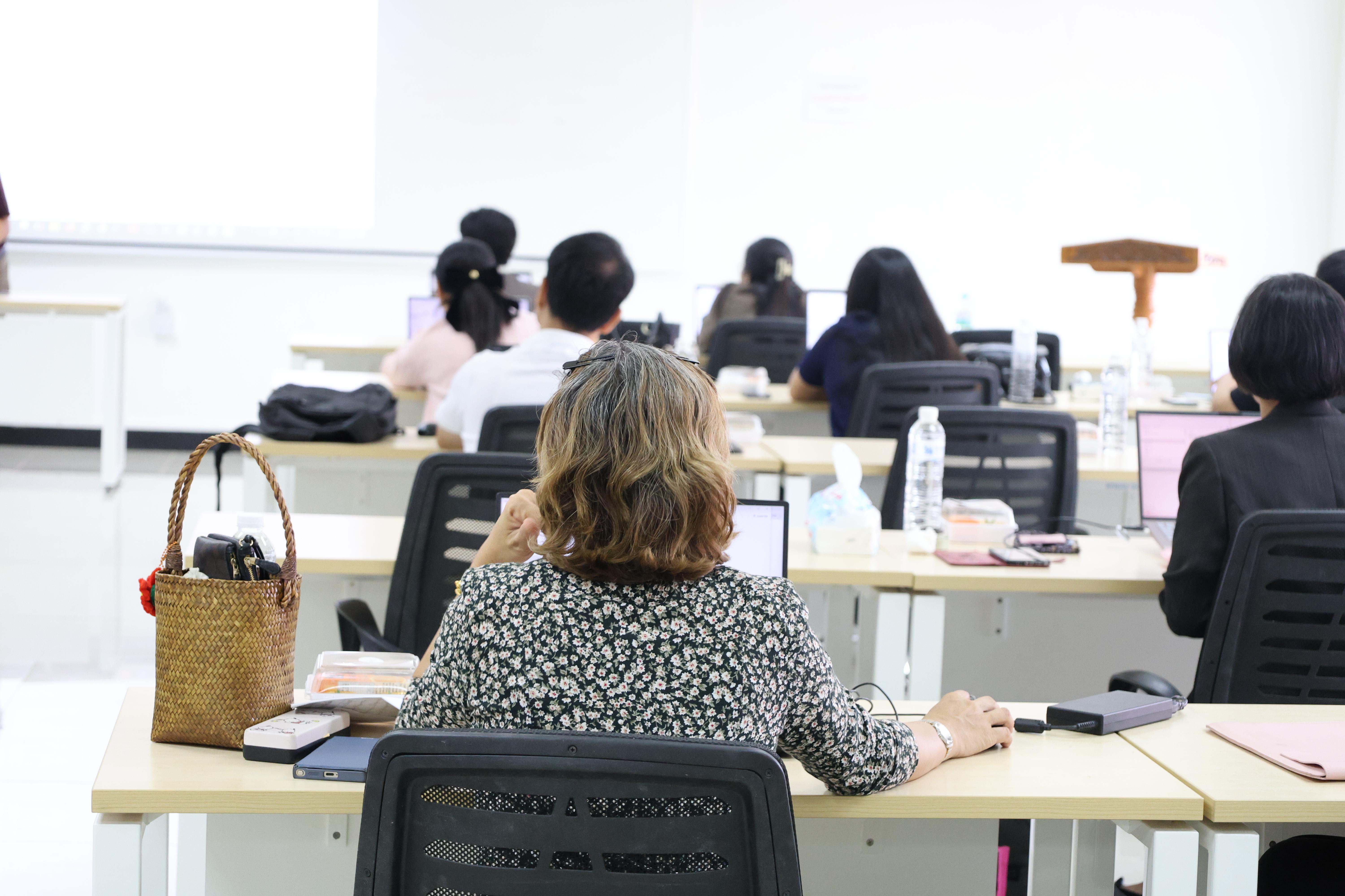 194. โครงการการผลิตสื่อการสอนด้วยนวัตกรรม AI ของครูเพื่อส่งเสริมความคิดสร้างสรรค์สำหรับผู้เรียนในยุคดิจิทัลตามบริบทของโรงเรียน ภายใต้โครงการพัฒนาคุณภาพการศึกษาและการพัฒนาท้องถิ่นโดยมีสถาบันอุดมศึกษาเป็นพี่เลี้ยงเครือข่ายเพื่อการพัฒนาอุดมศึกษา