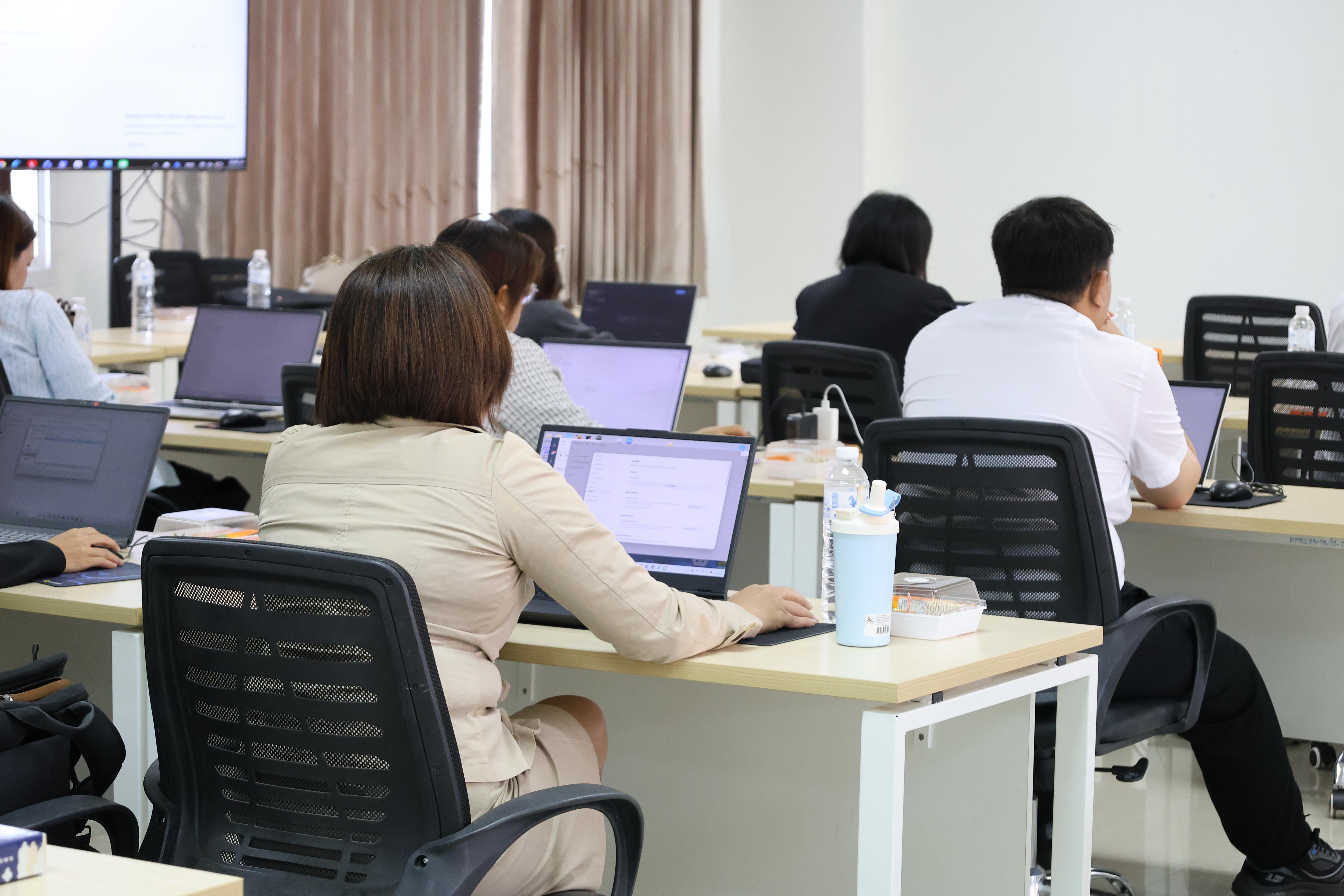195. โครงการการผลิตสื่อการสอนด้วยนวัตกรรม AI ของครูเพื่อส่งเสริมความคิดสร้างสรรค์สำหรับผู้เรียนในยุคดิจิทัลตามบริบทของโรงเรียน ภายใต้โครงการพัฒนาคุณภาพการศึกษาและการพัฒนาท้องถิ่นโดยมีสถาบันอุดมศึกษาเป็นพี่เลี้ยงเครือข่ายเพื่อการพัฒนาอุดมศึกษา