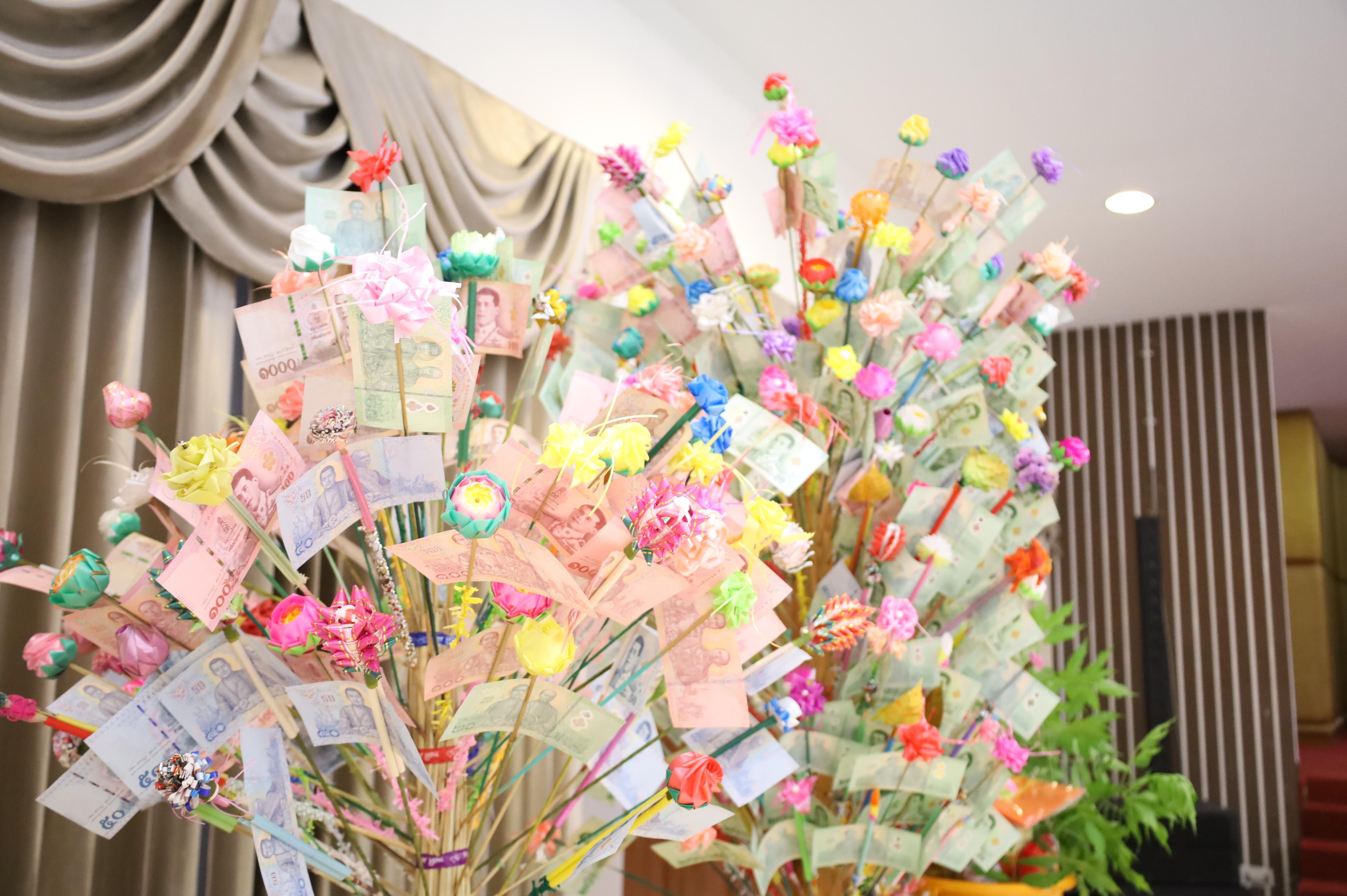 1. ทอดผ้าป่าสามัคคี