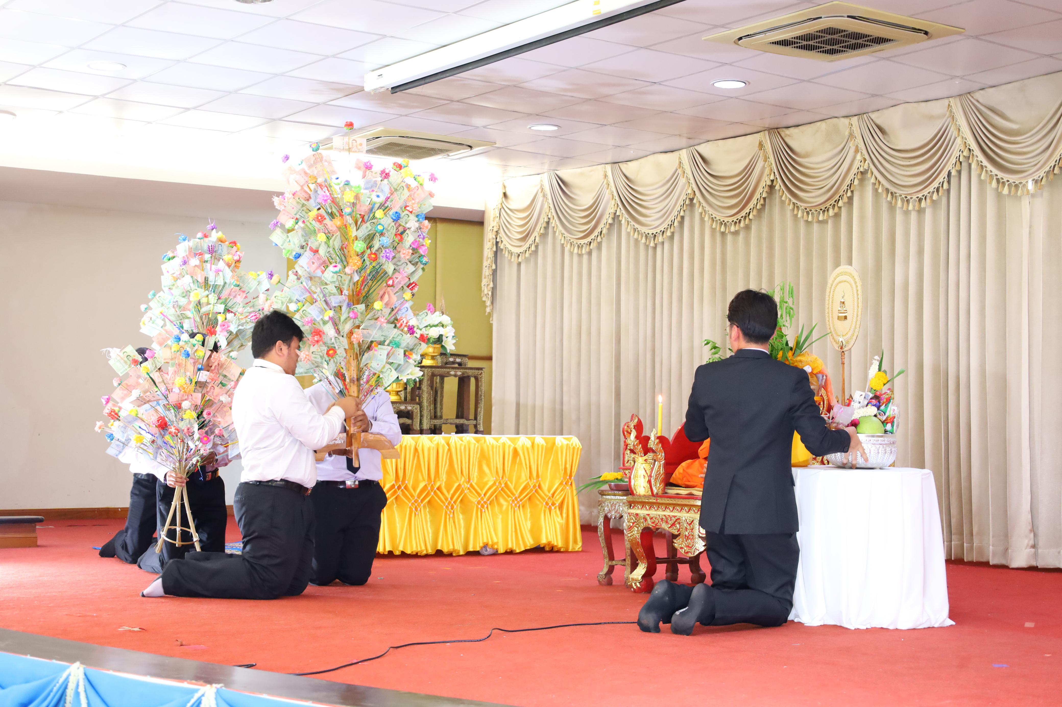 85. พิธีทอดผ้าป่าสามัคคี เพื่ออุทิศบุญกุศลให้แก่ผู้วายชนม์ ขอขอบคุณผู้บริหาร คณาจารย์ บุคลากร และผู้มีจิตศรัทธาทุกท่าน