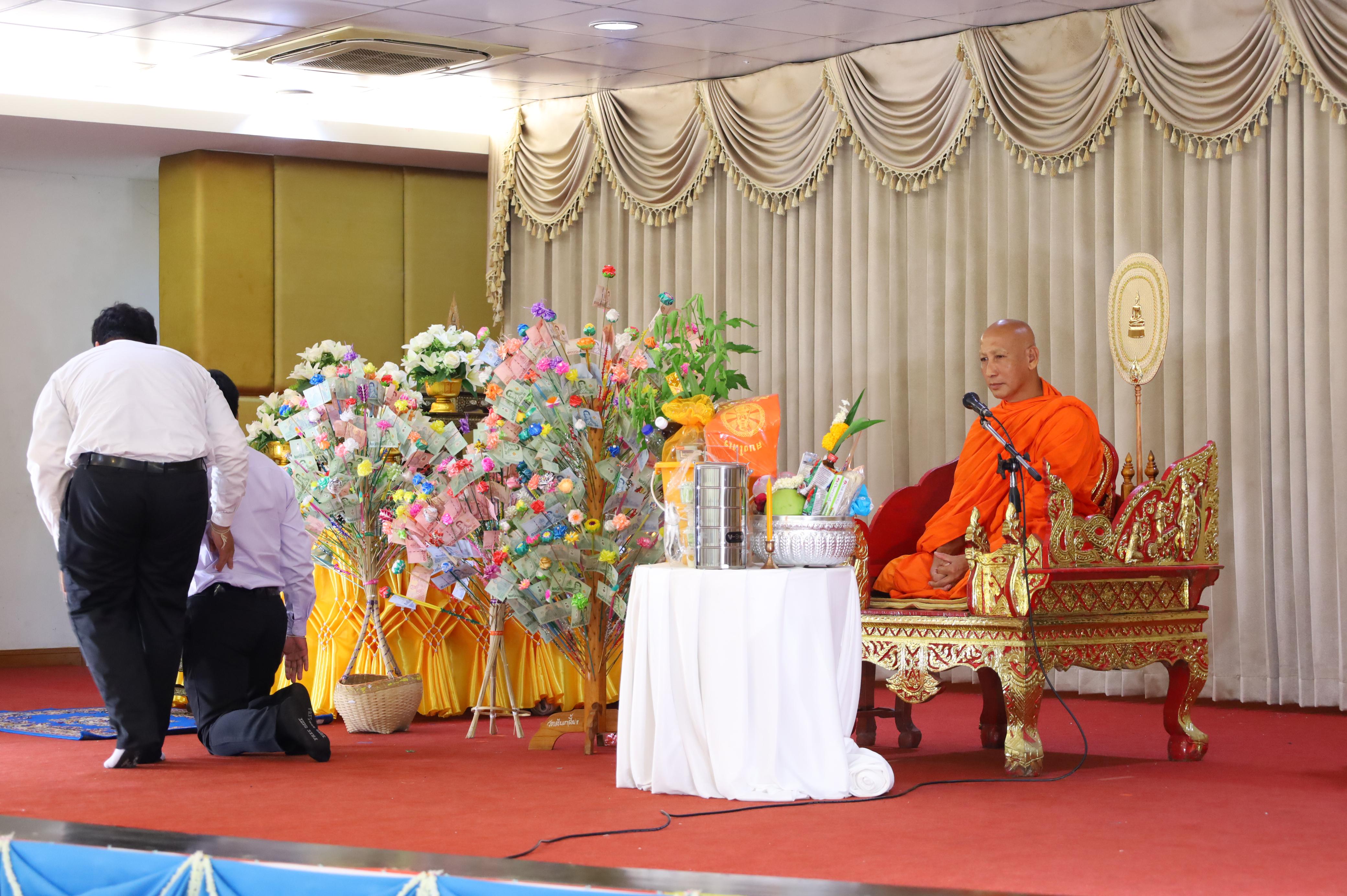 87. พิธีทอดผ้าป่าสามัคคี เพื่ออุทิศบุญกุศลให้แก่ผู้วายชนม์ ขอขอบคุณผู้บริหาร คณาจารย์ บุคลากร และผู้มีจิตศรัทธาทุกท่าน