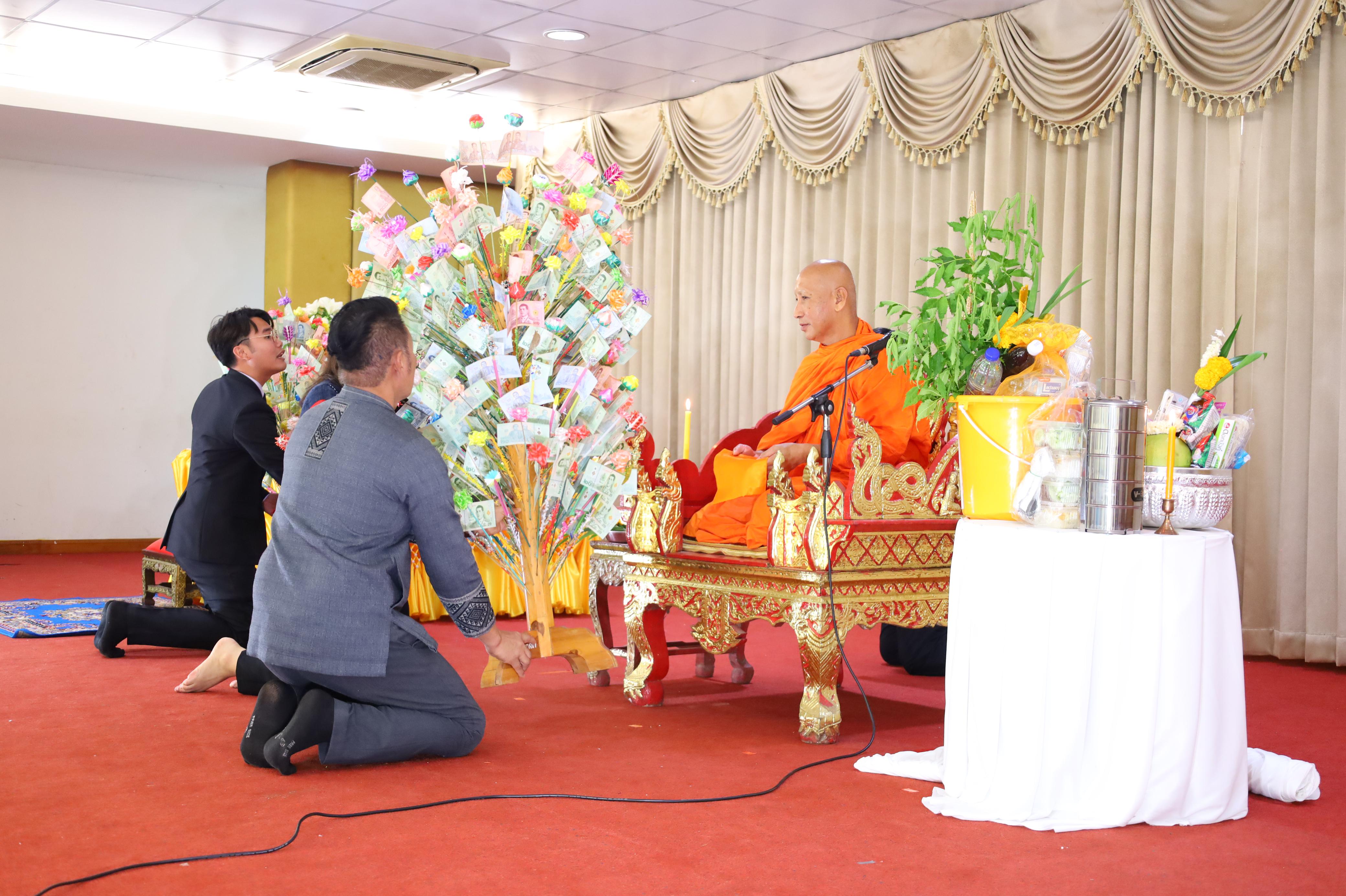 95. พิธีทอดผ้าป่าสามัคคี เพื่ออุทิศบุญกุศลให้แก่ผู้วายชนม์ ขอขอบคุณผู้บริหาร คณาจารย์ บุคลากร และผู้มีจิตศรัทธาทุกท่าน