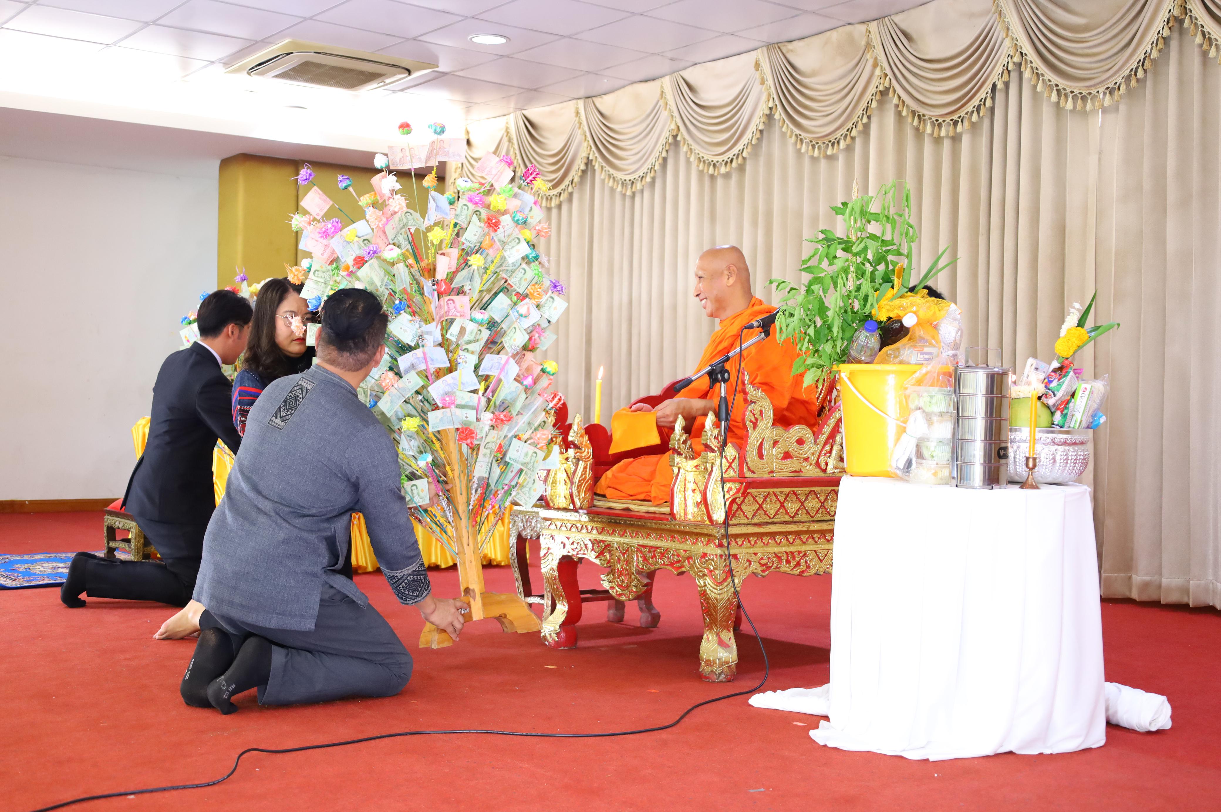 96. พิธีทอดผ้าป่าสามัคคี เพื่ออุทิศบุญกุศลให้แก่ผู้วายชนม์ ขอขอบคุณผู้บริหาร คณาจารย์ บุคลากร และผู้มีจิตศรัทธาทุกท่าน