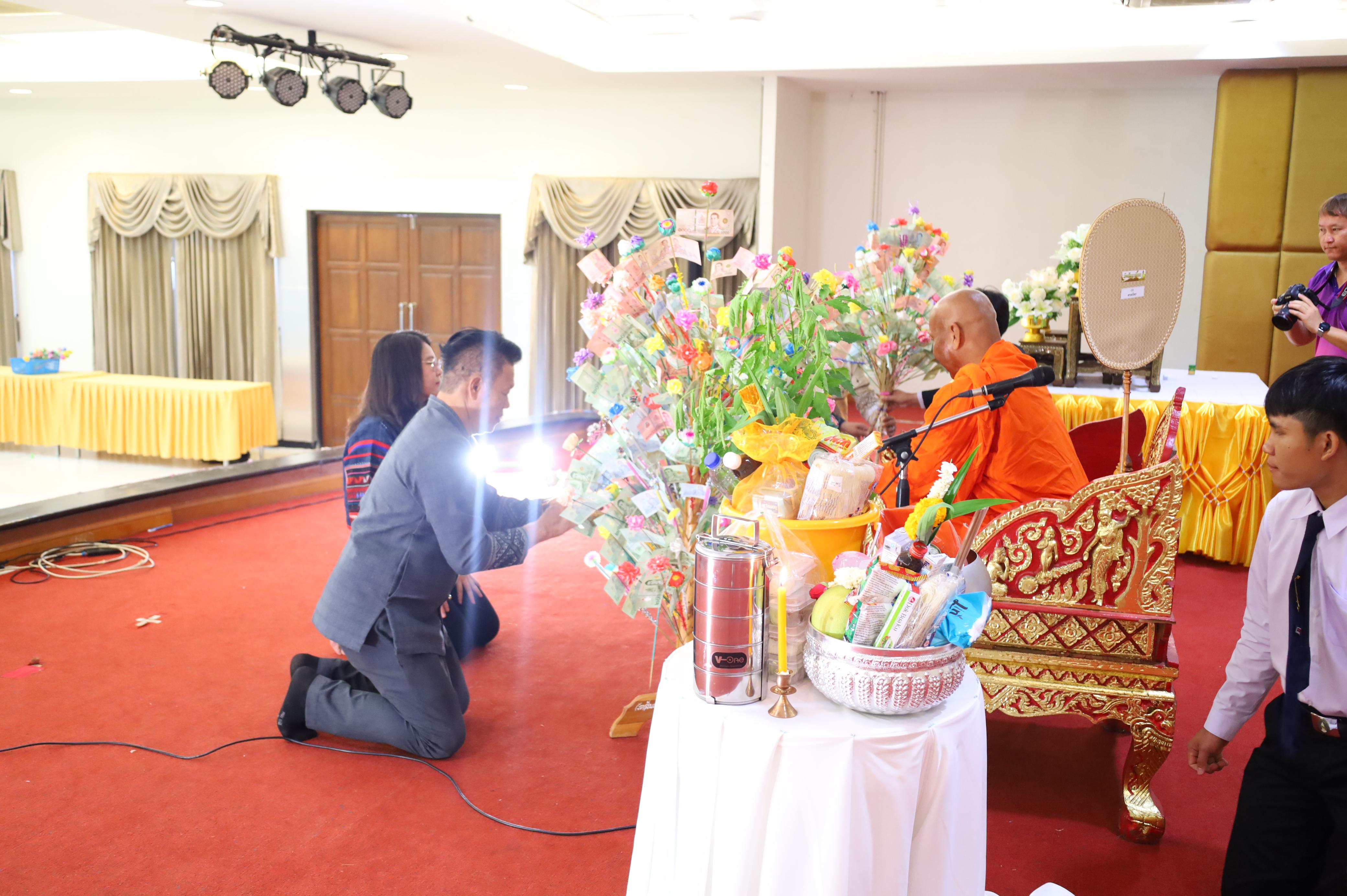 99. พิธีทอดผ้าป่าสามัคคี เพื่ออุทิศบุญกุศลให้แก่ผู้วายชนม์ ขอขอบคุณผู้บริหาร คณาจารย์ บุคลากร และผู้มีจิตศรัทธาทุกท่าน