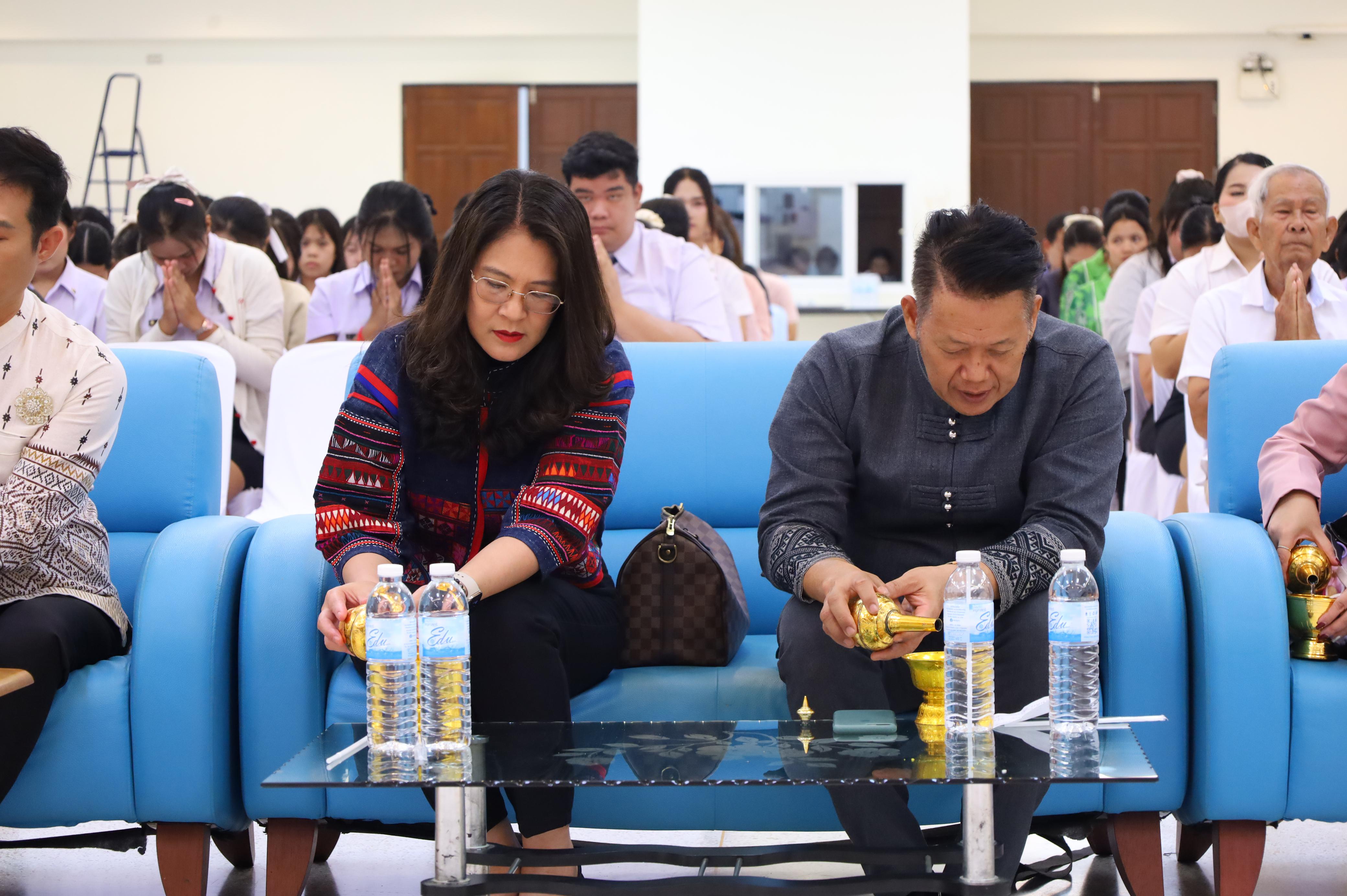 111. พิธีทอดผ้าป่าสามัคคี เพื่ออุทิศบุญกุศลให้แก่ผู้วายชนม์ ขอขอบคุณผู้บริหาร คณาจารย์ บุคลากร และผู้มีจิตศรัทธาทุกท่าน