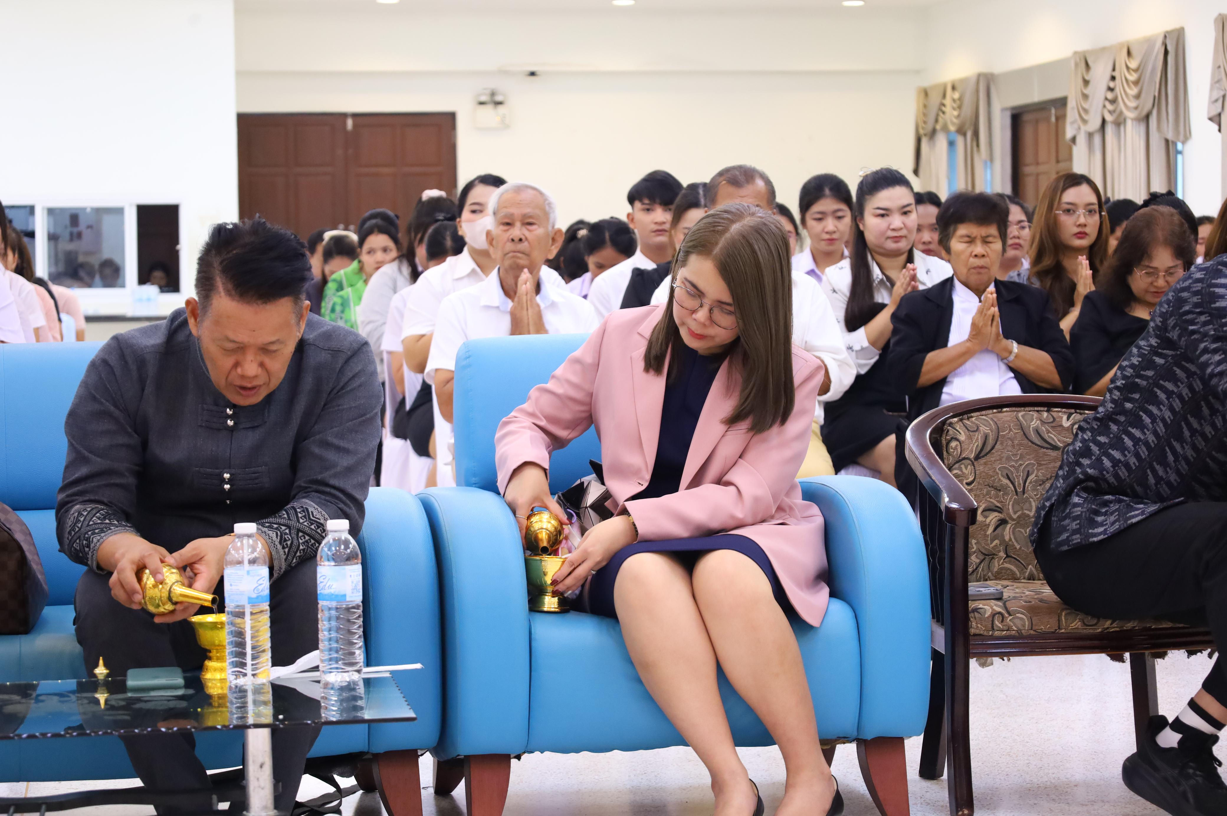 113. พิธีทอดผ้าป่าสามัคคี เพื่ออุทิศบุญกุศลให้แก่ผู้วายชนม์ ขอขอบคุณผู้บริหาร คณาจารย์ บุคลากร และผู้มีจิตศรัทธาทุกท่าน