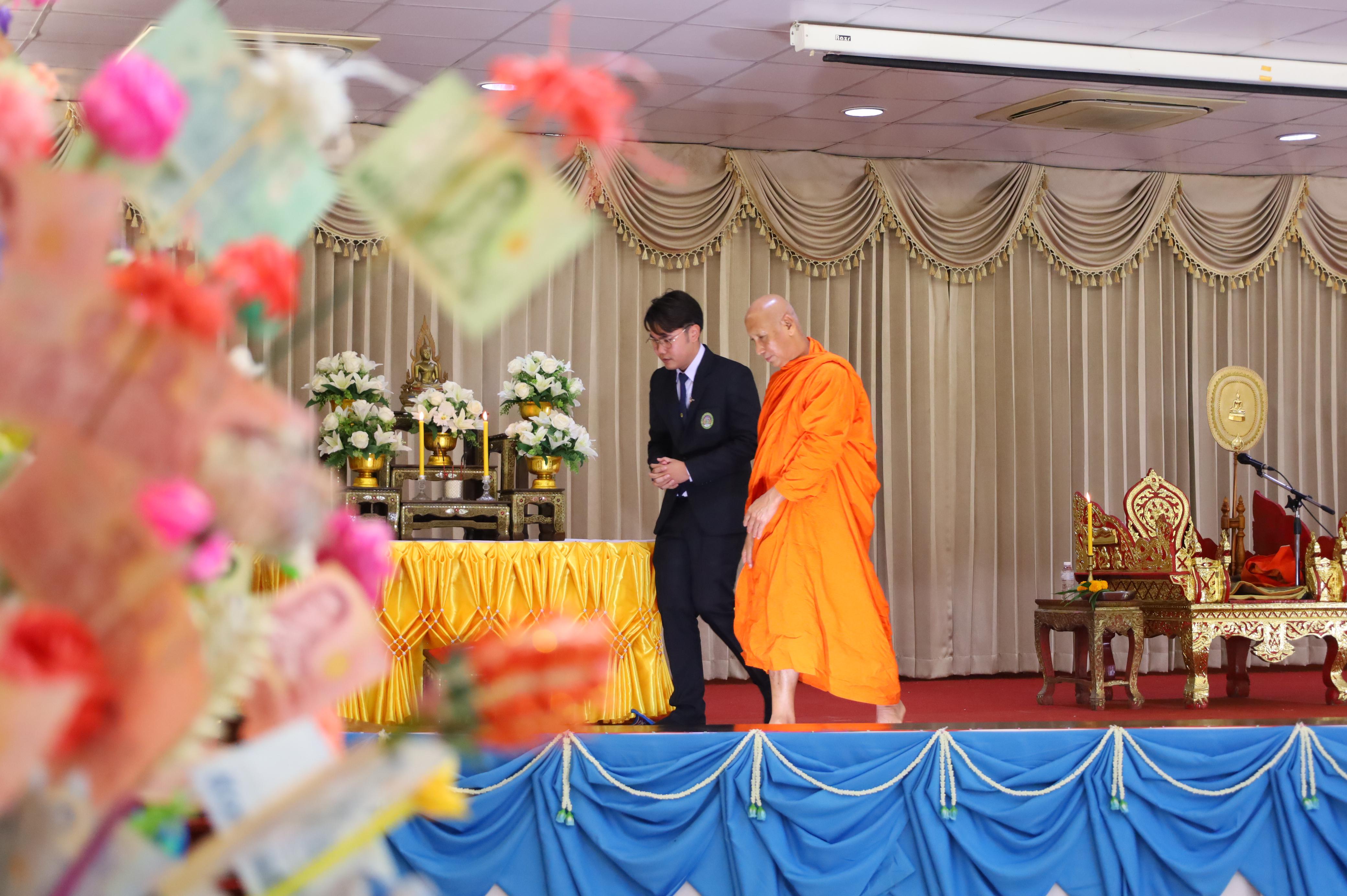 116. พิธีทอดผ้าป่าสามัคคี เพื่ออุทิศบุญกุศลให้แก่ผู้วายชนม์ ขอขอบคุณผู้บริหาร คณาจารย์ บุคลากร และผู้มีจิตศรัทธาทุกท่าน