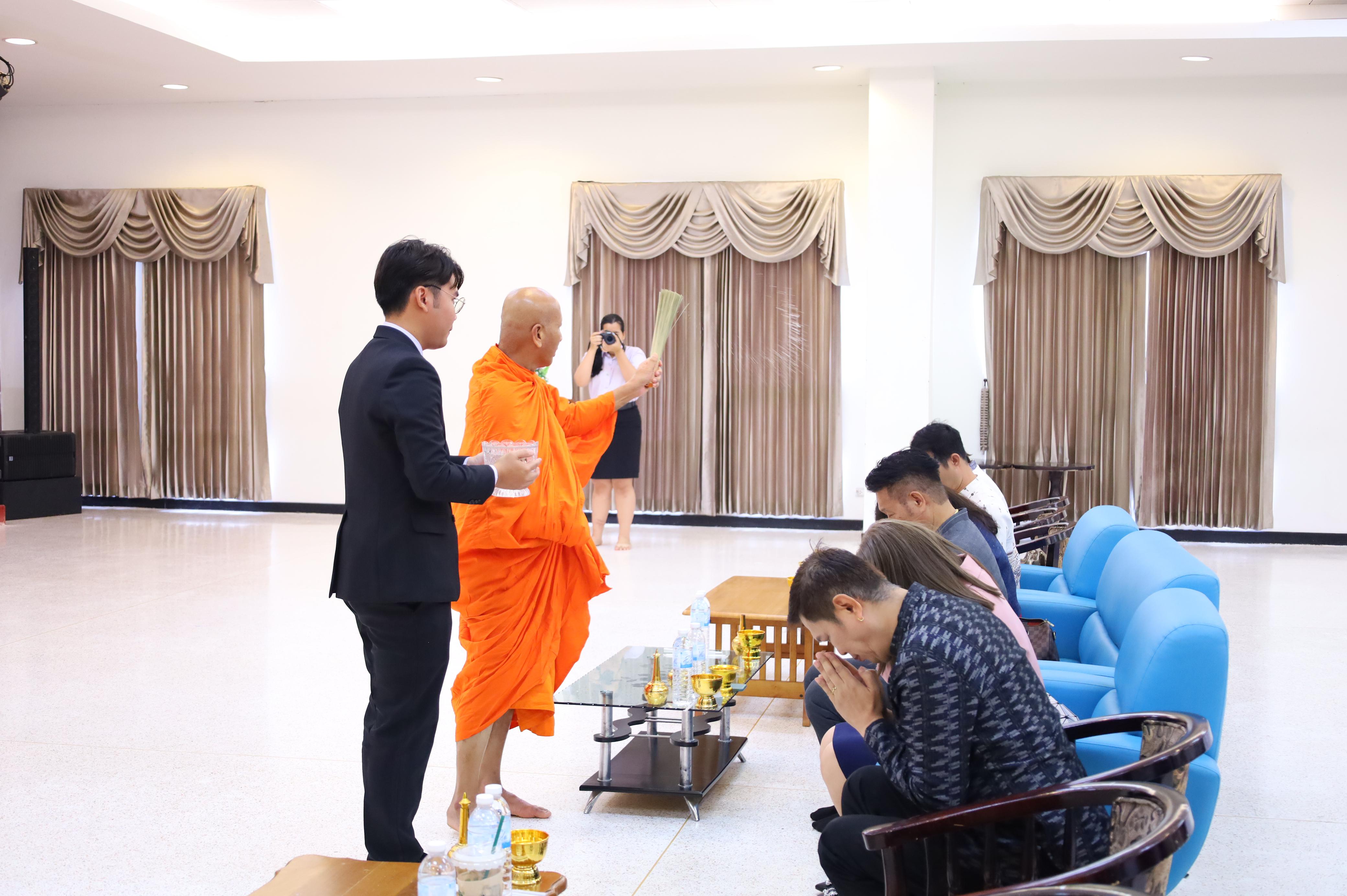 117. พิธีทอดผ้าป่าสามัคคี เพื่ออุทิศบุญกุศลให้แก่ผู้วายชนม์ ขอขอบคุณผู้บริหาร คณาจารย์ บุคลากร และผู้มีจิตศรัทธาทุกท่าน