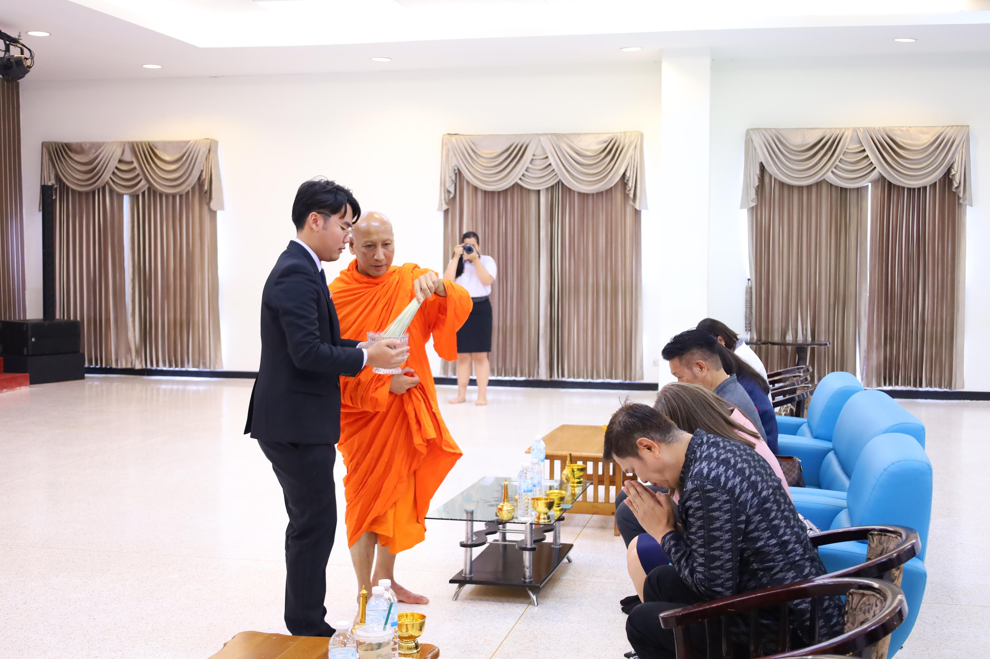 118. พิธีทอดผ้าป่าสามัคคี เพื่ออุทิศบุญกุศลให้แก่ผู้วายชนม์ ขอขอบคุณผู้บริหาร คณาจารย์ บุคลากร และผู้มีจิตศรัทธาทุกท่าน