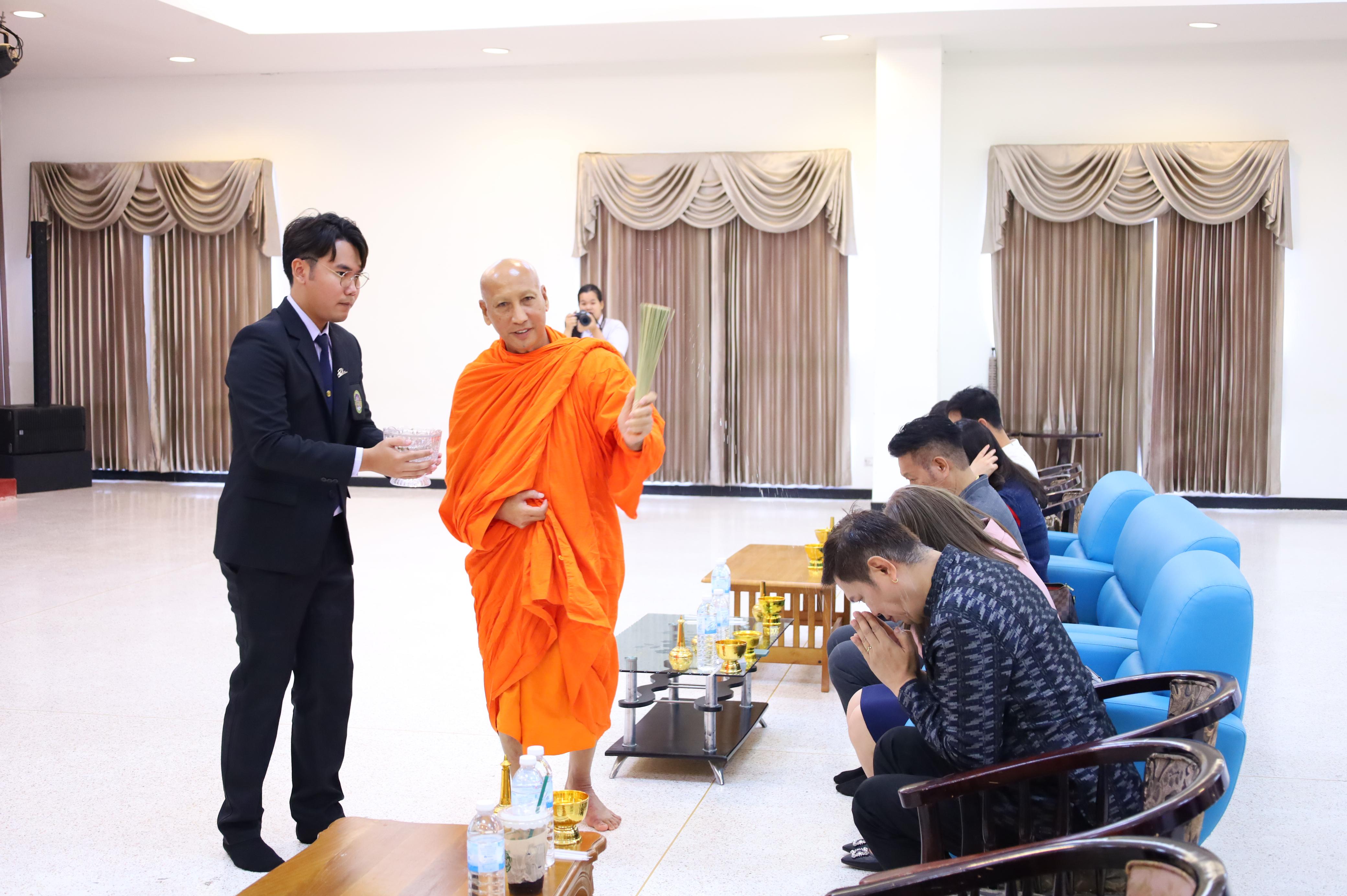 119. พิธีทอดผ้าป่าสามัคคี เพื่ออุทิศบุญกุศลให้แก่ผู้วายชนม์ ขอขอบคุณผู้บริหาร คณาจารย์ บุคลากร และผู้มีจิตศรัทธาทุกท่าน