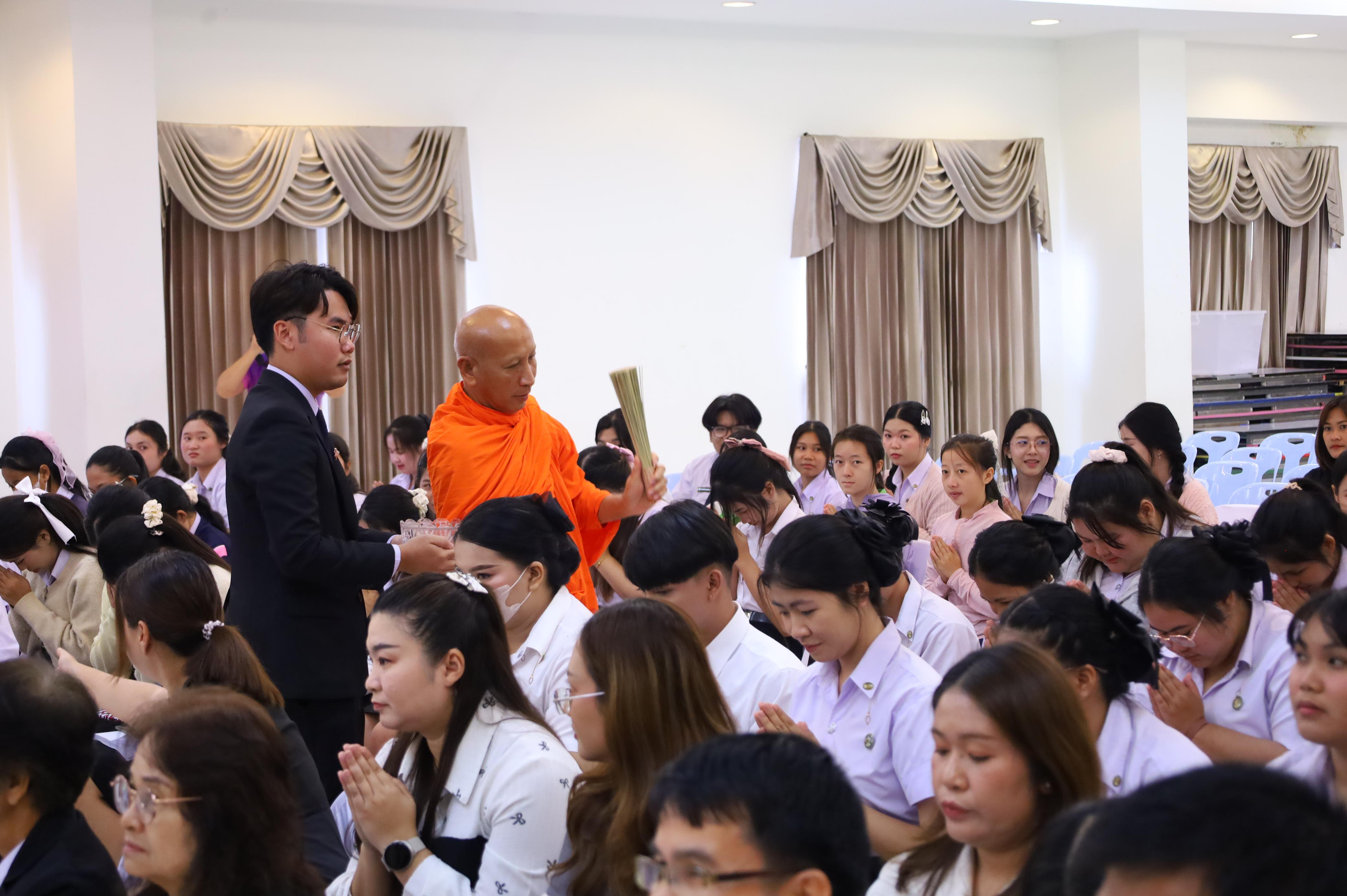 124. พิธีทอดผ้าป่าสามัคคี เพื่ออุทิศบุญกุศลให้แก่ผู้วายชนม์ ขอขอบคุณผู้บริหาร คณาจารย์ บุคลากร และผู้มีจิตศรัทธาทุกท่าน