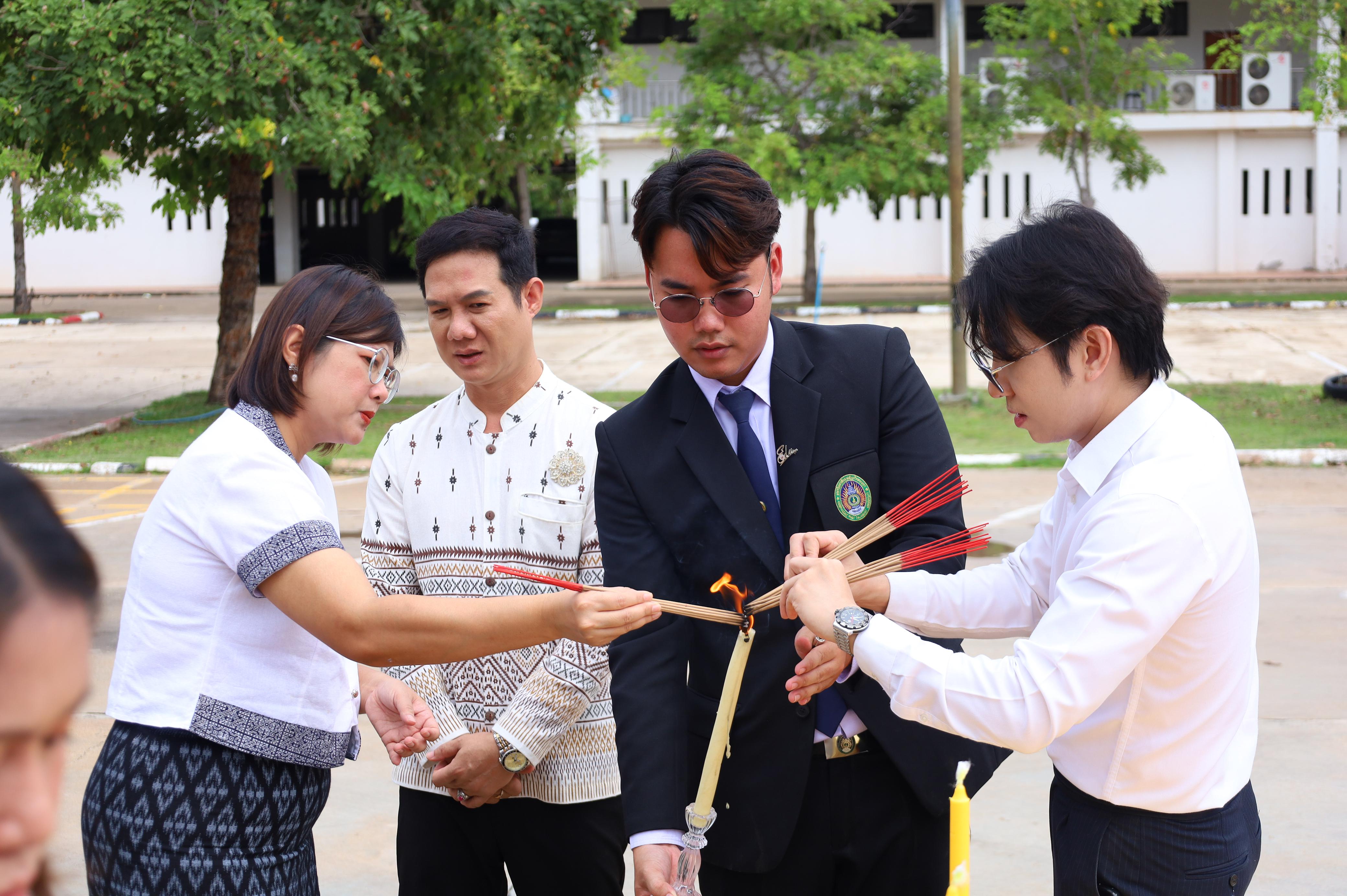 136. พิธีทอดผ้าป่าสามัคคี เพื่ออุทิศบุญกุศลให้แก่ผู้วายชนม์ ขอขอบคุณผู้บริหาร คณาจารย์ บุคลากร และผู้มีจิตศรัทธาทุกท่าน