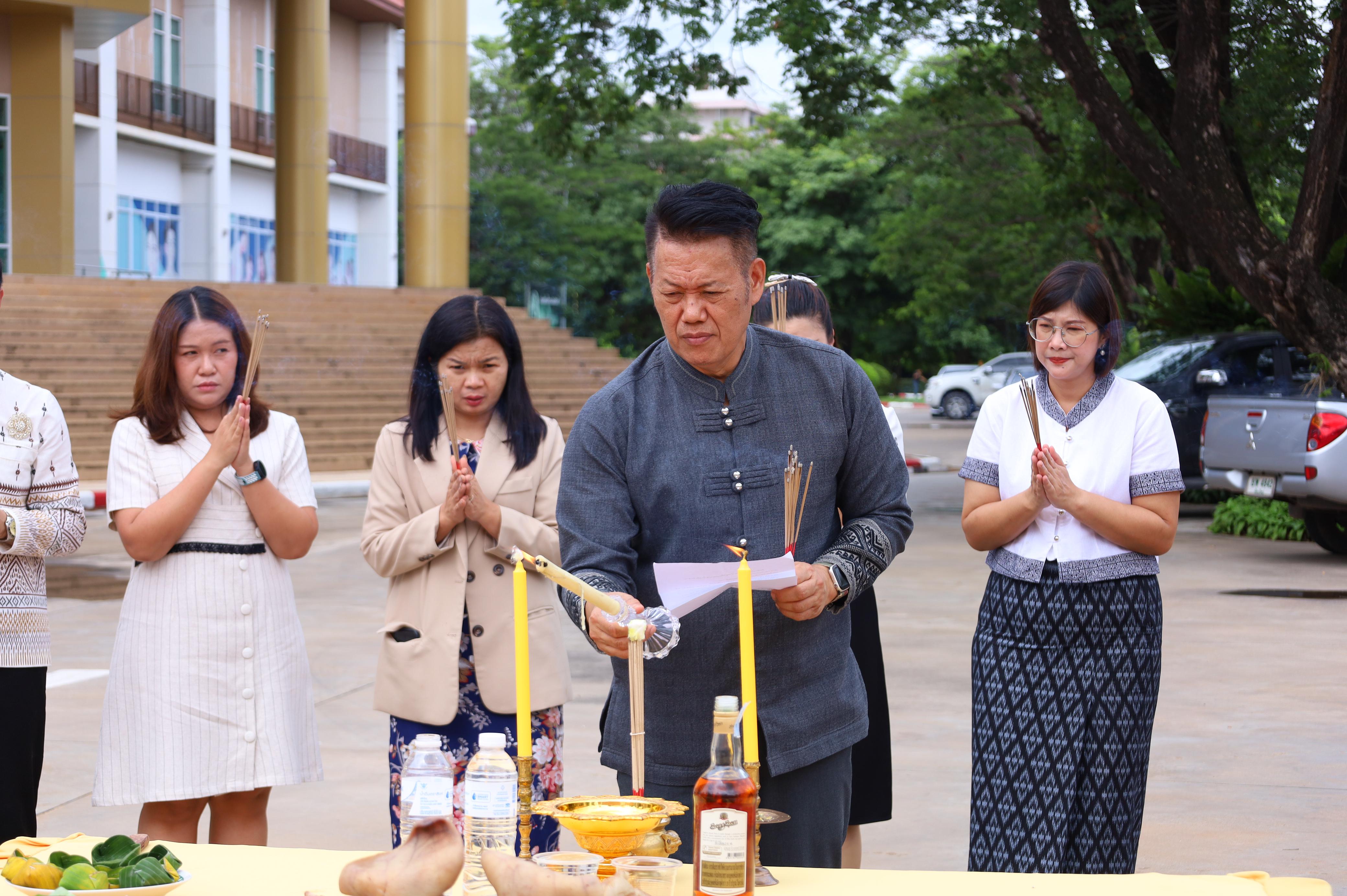 137. พิธีทอดผ้าป่าสามัคคี เพื่ออุทิศบุญกุศลให้แก่ผู้วายชนม์ ขอขอบคุณผู้บริหาร คณาจารย์ บุคลากร และผู้มีจิตศรัทธาทุกท่าน