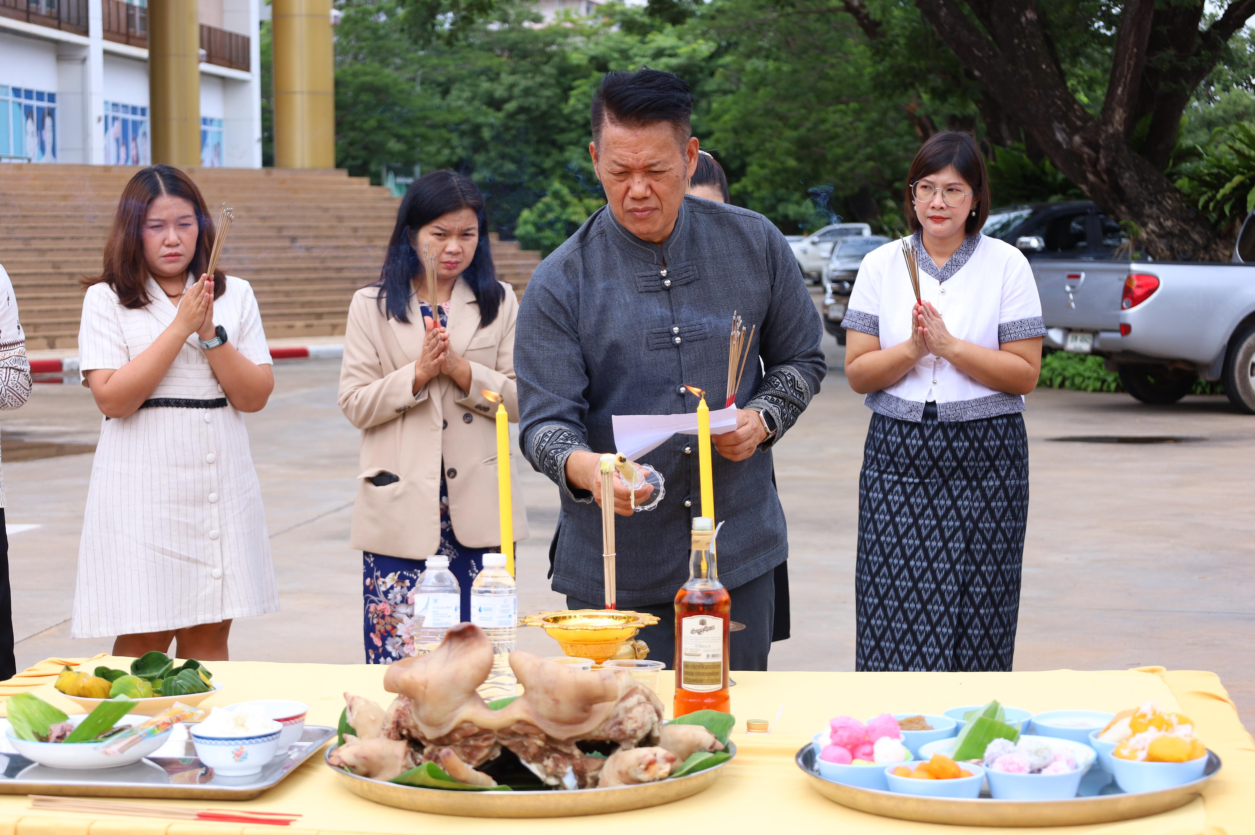 138. พิธีทอดผ้าป่าสามัคคี เพื่ออุทิศบุญกุศลให้แก่ผู้วายชนม์ ขอขอบคุณผู้บริหาร คณาจารย์ บุคลากร และผู้มีจิตศรัทธาทุกท่าน
