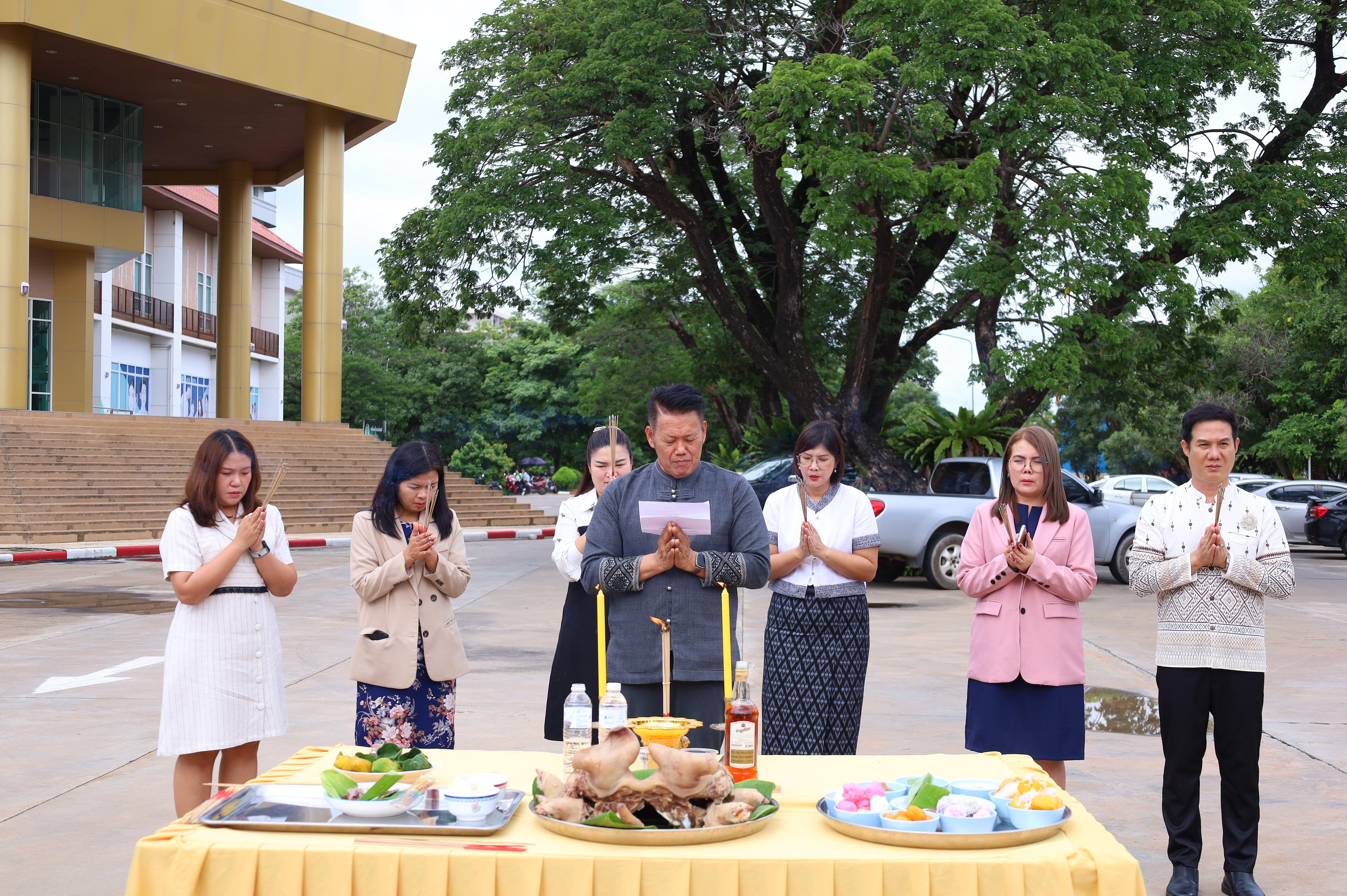 139. พิธีทอดผ้าป่าสามัคคี เพื่ออุทิศบุญกุศลให้แก่ผู้วายชนม์ ขอขอบคุณผู้บริหาร คณาจารย์ บุคลากร และผู้มีจิตศรัทธาทุกท่าน