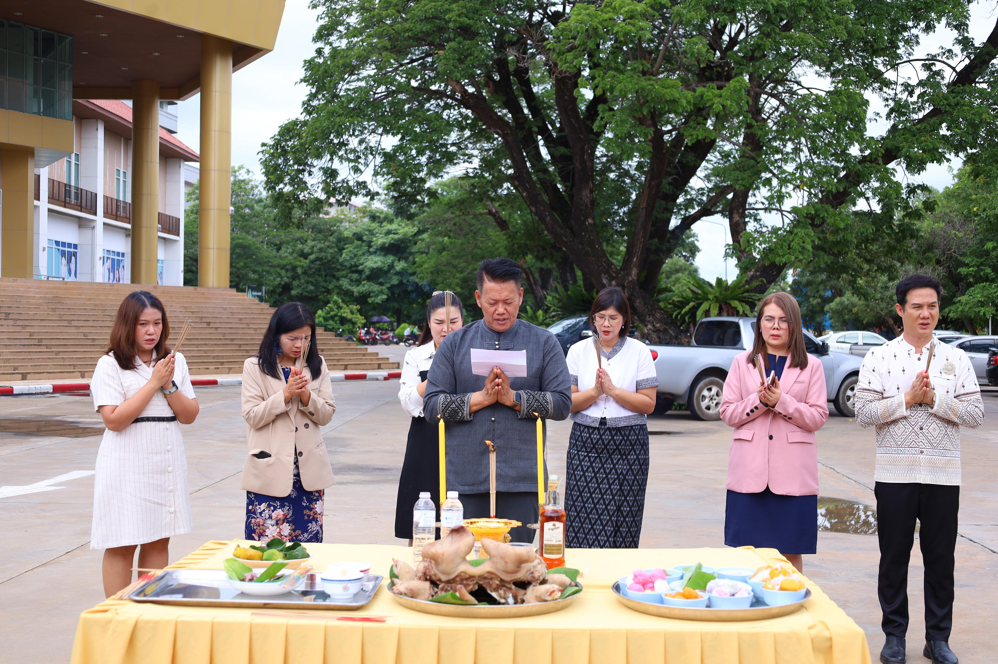 140. พิธีทอดผ้าป่าสามัคคี เพื่ออุทิศบุญกุศลให้แก่ผู้วายชนม์ ขอขอบคุณผู้บริหาร คณาจารย์ บุคลากร และผู้มีจิตศรัทธาทุกท่าน