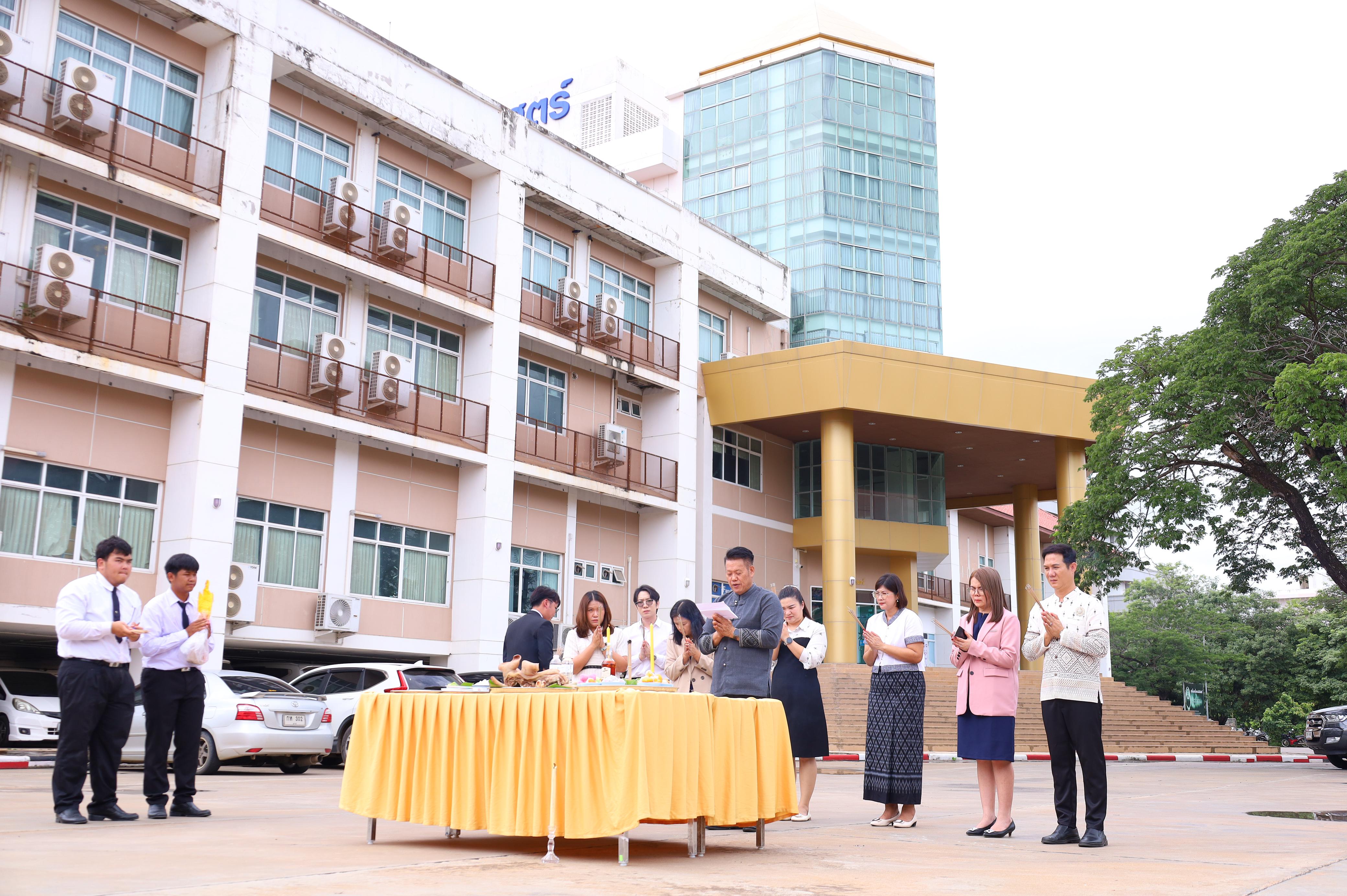 144. พิธีทอดผ้าป่าสามัคคี เพื่ออุทิศบุญกุศลให้แก่ผู้วายชนม์ ขอขอบคุณผู้บริหาร คณาจารย์ บุคลากร และผู้มีจิตศรัทธาทุกท่าน