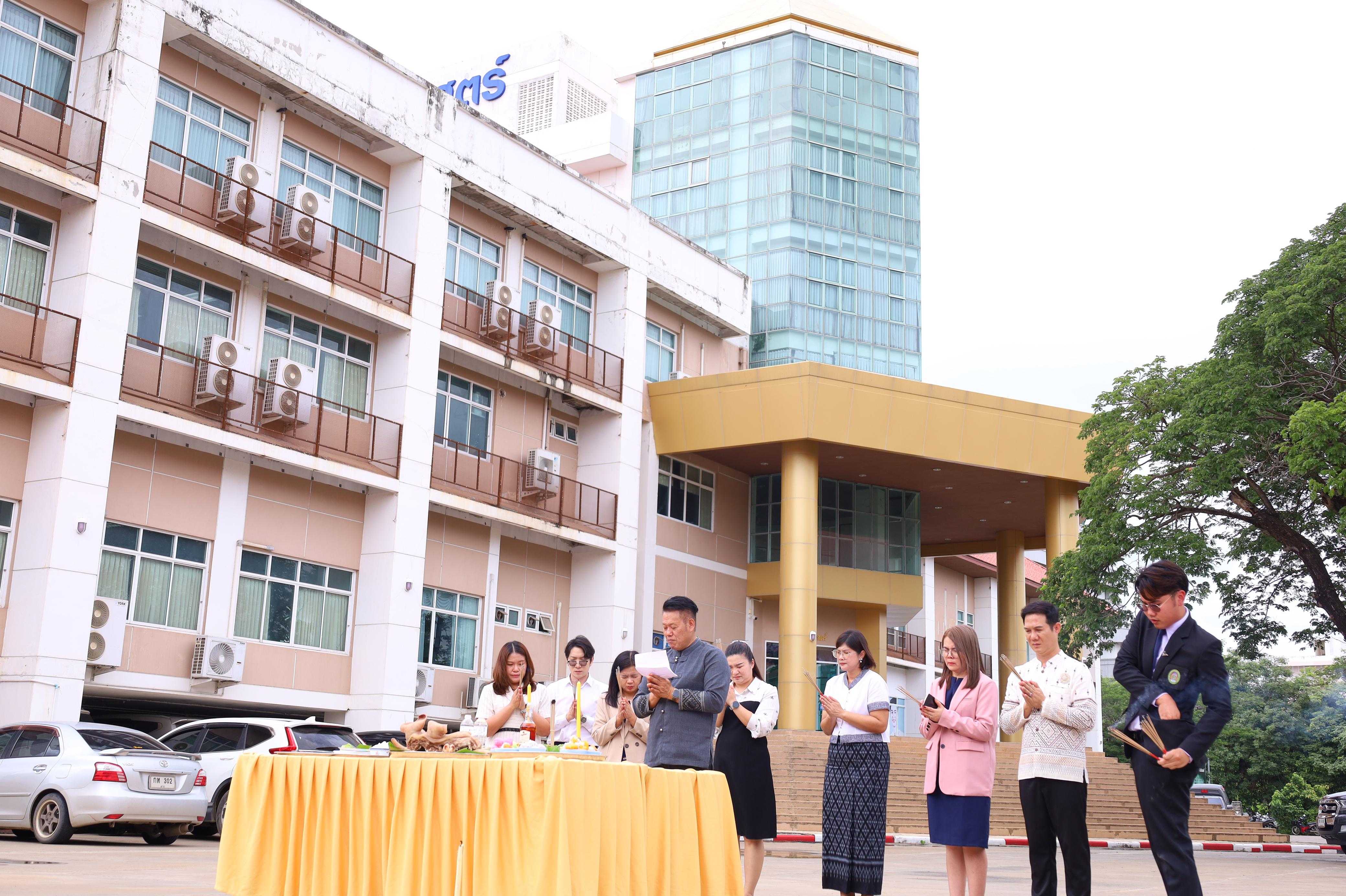 145. พิธีทอดผ้าป่าสามัคคี เพื่ออุทิศบุญกุศลให้แก่ผู้วายชนม์ ขอขอบคุณผู้บริหาร คณาจารย์ บุคลากร และผู้มีจิตศรัทธาทุกท่าน