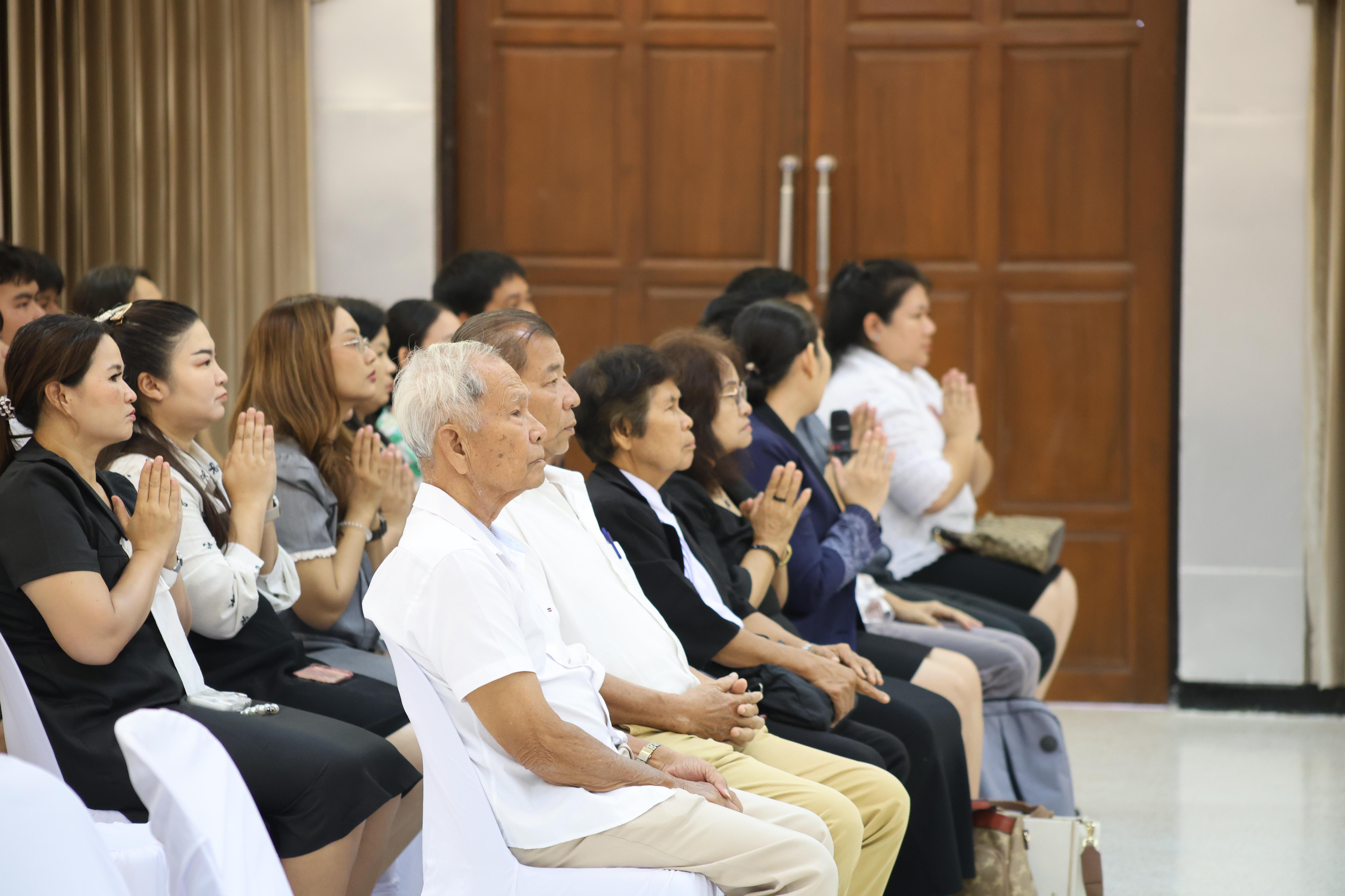 153. พิธีทอดผ้าป่าสามัคคี เพื่ออุทิศบุญกุศลให้แก่ผู้วายชนม์ ขอขอบคุณผู้บริหาร คณาจารย์ บุคลากร และผู้มีจิตศรัทธาทุกท่าน