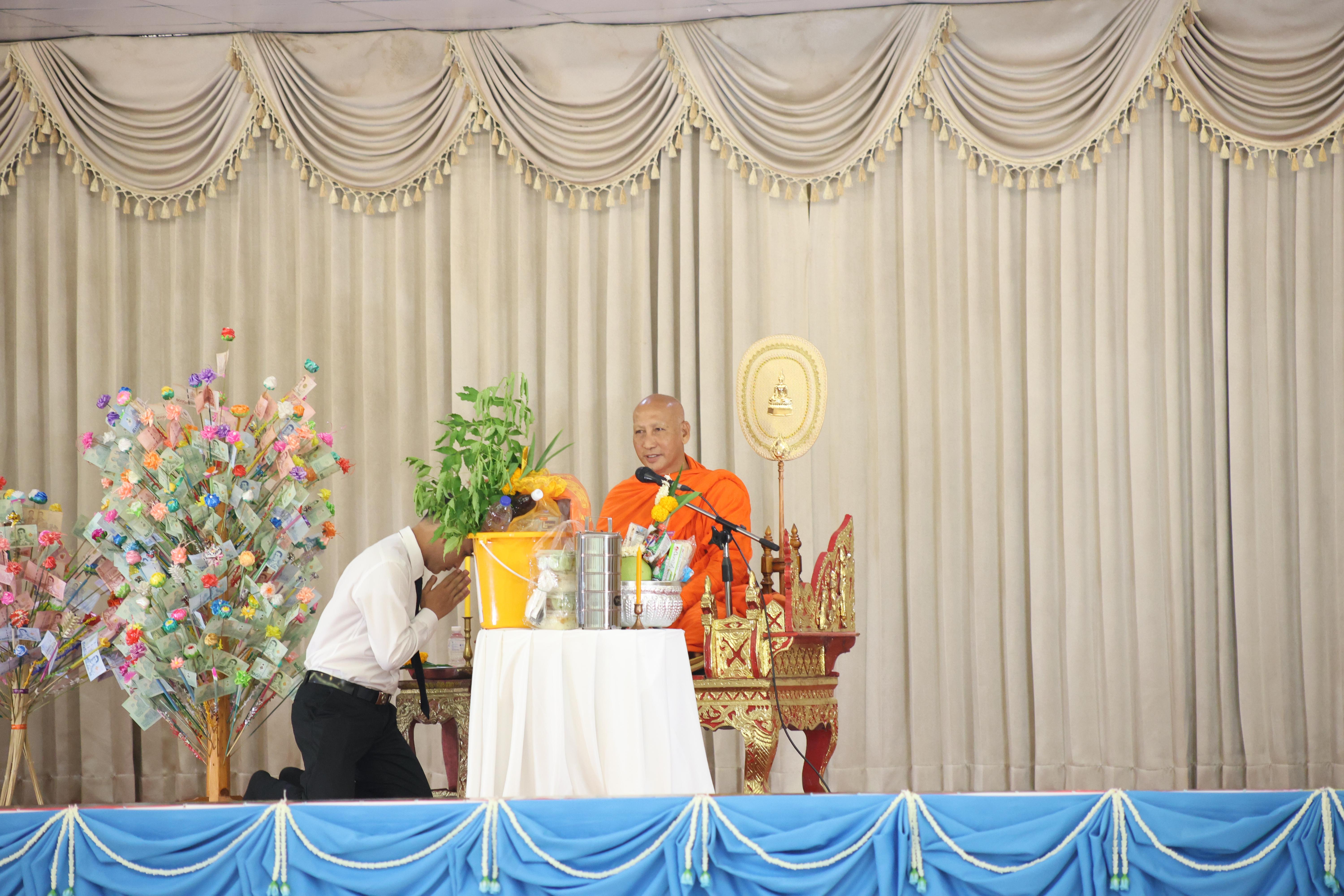 180. พิธีทอดผ้าป่าสามัคคี เพื่ออุทิศบุญกุศลให้แก่ผู้วายชนม์ ขอขอบคุณผู้บริหาร คณาจารย์ บุคลากร และผู้มีจิตศรัทธาทุกท่าน