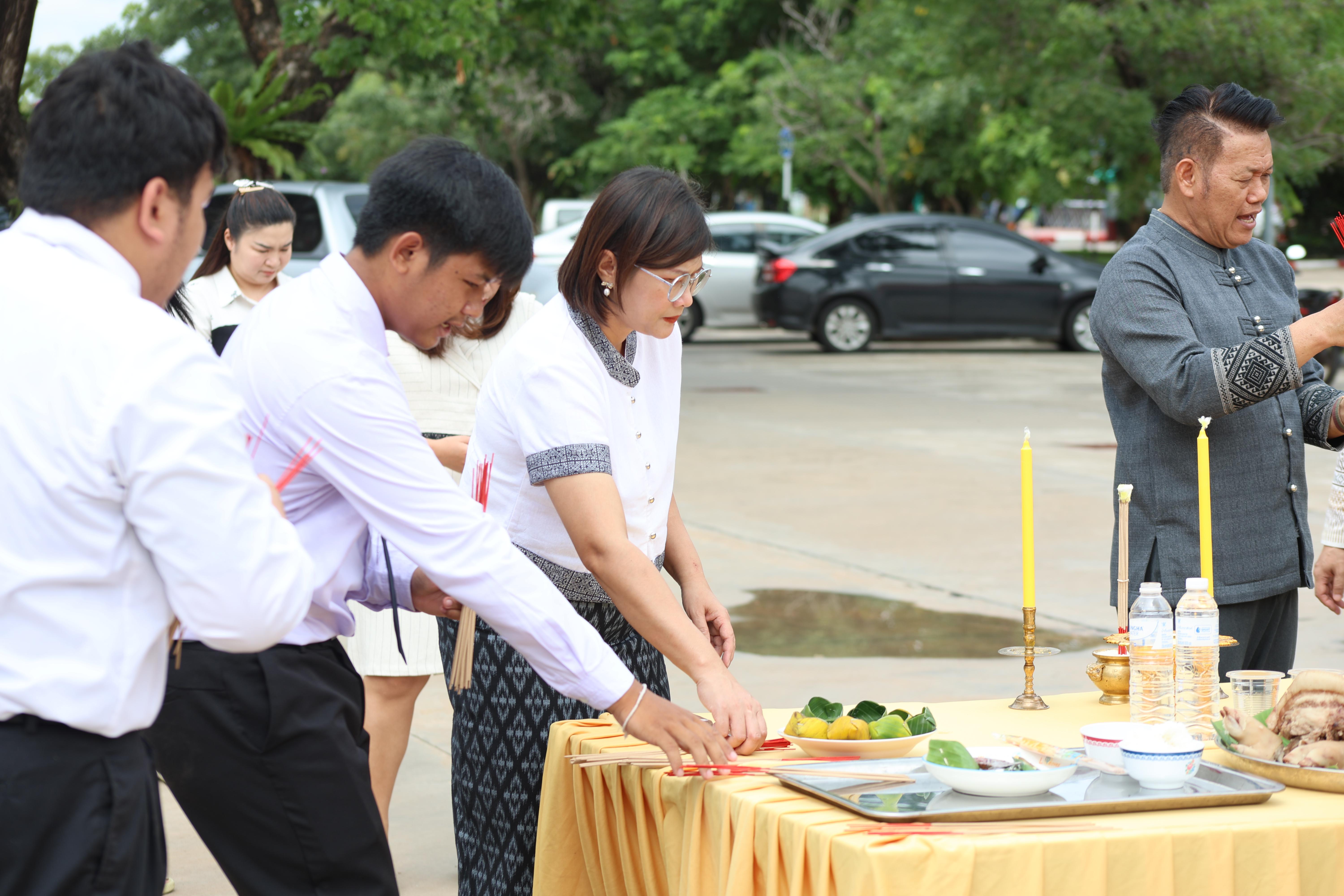 186. พิธีทอดผ้าป่าสามัคคี เพื่ออุทิศบุญกุศลให้แก่ผู้วายชนม์ ขอขอบคุณผู้บริหาร คณาจารย์ บุคลากร และผู้มีจิตศรัทธาทุกท่าน