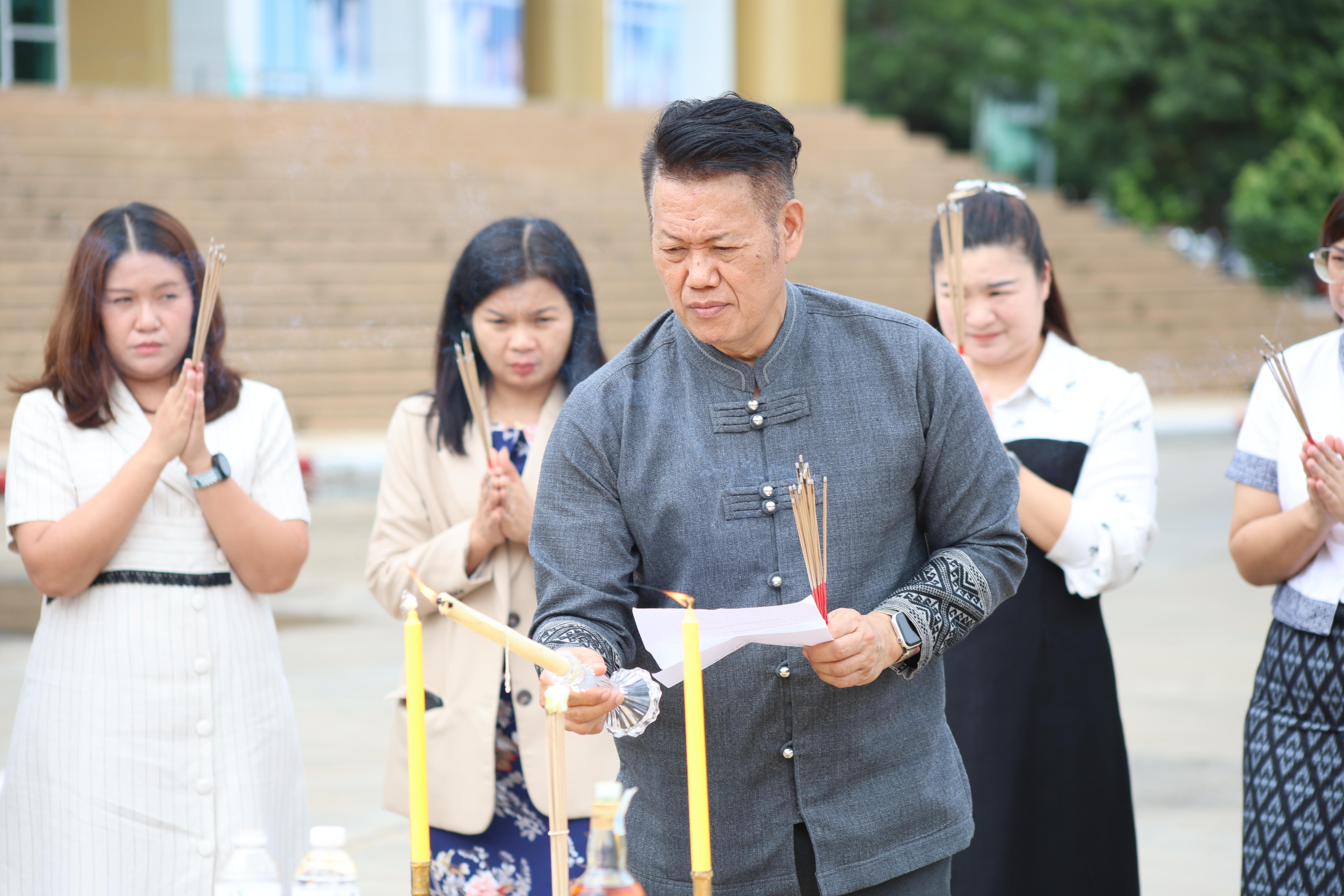 193. พิธีทอดผ้าป่าสามัคคี เพื่ออุทิศบุญกุศลให้แก่ผู้วายชนม์ ขอขอบคุณผู้บริหาร คณาจารย์ บุคลากร และผู้มีจิตศรัทธาทุกท่าน