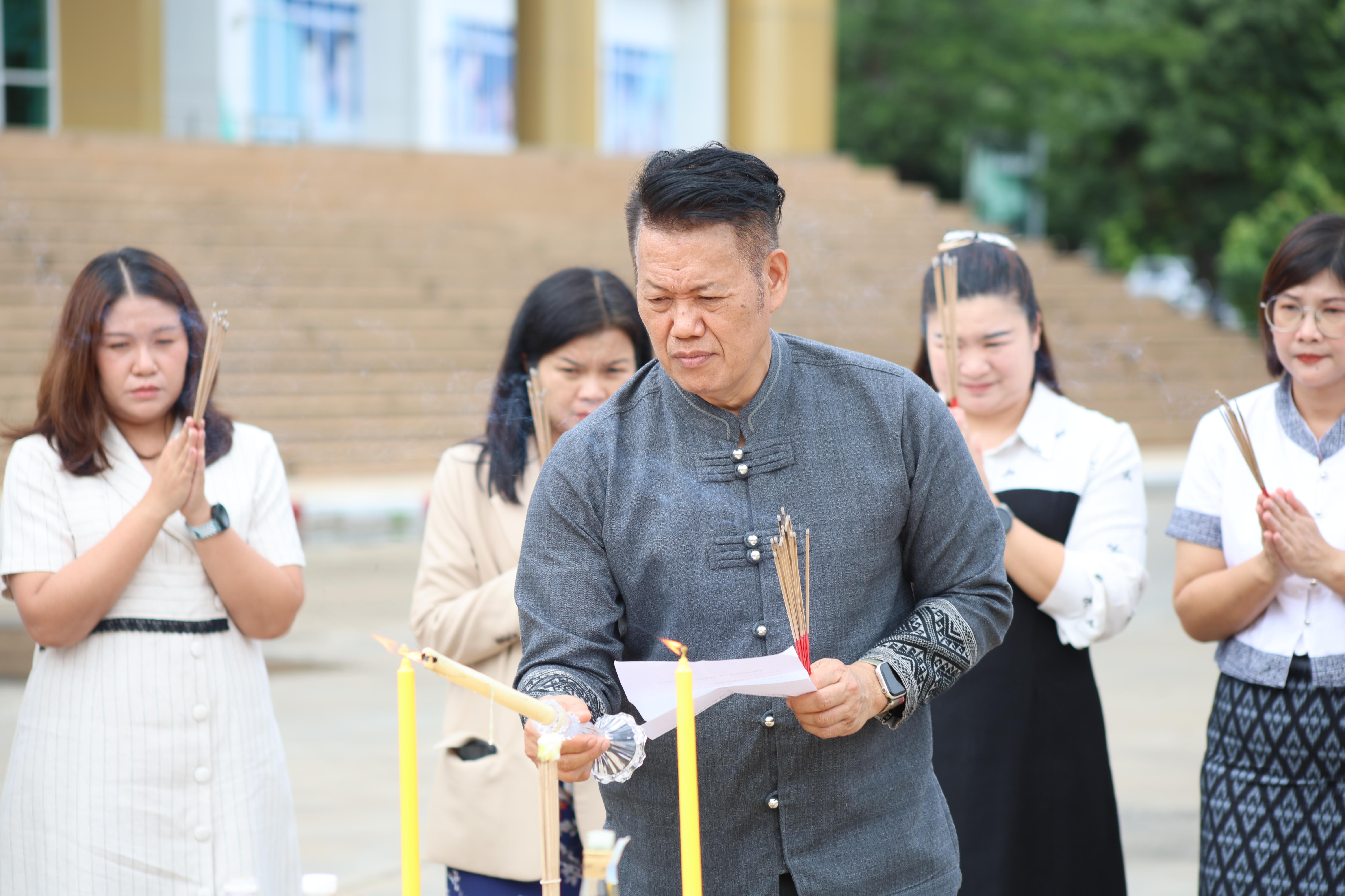 194. พิธีทอดผ้าป่าสามัคคี เพื่ออุทิศบุญกุศลให้แก่ผู้วายชนม์ ขอขอบคุณผู้บริหาร คณาจารย์ บุคลากร และผู้มีจิตศรัทธาทุกท่าน