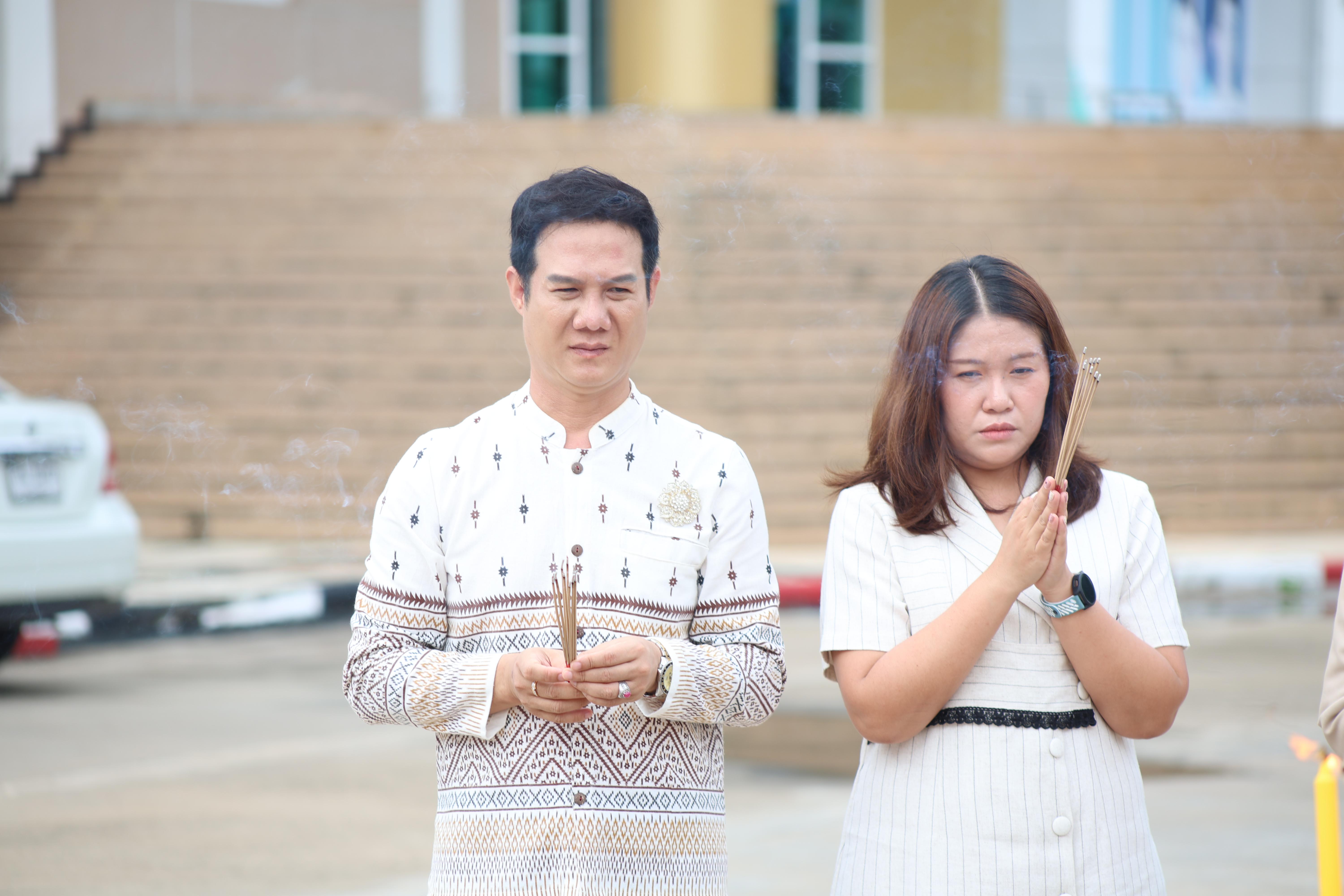 195. พิธีทอดผ้าป่าสามัคคี เพื่ออุทิศบุญกุศลให้แก่ผู้วายชนม์ ขอขอบคุณผู้บริหาร คณาจารย์ บุคลากร และผู้มีจิตศรัทธาทุกท่าน