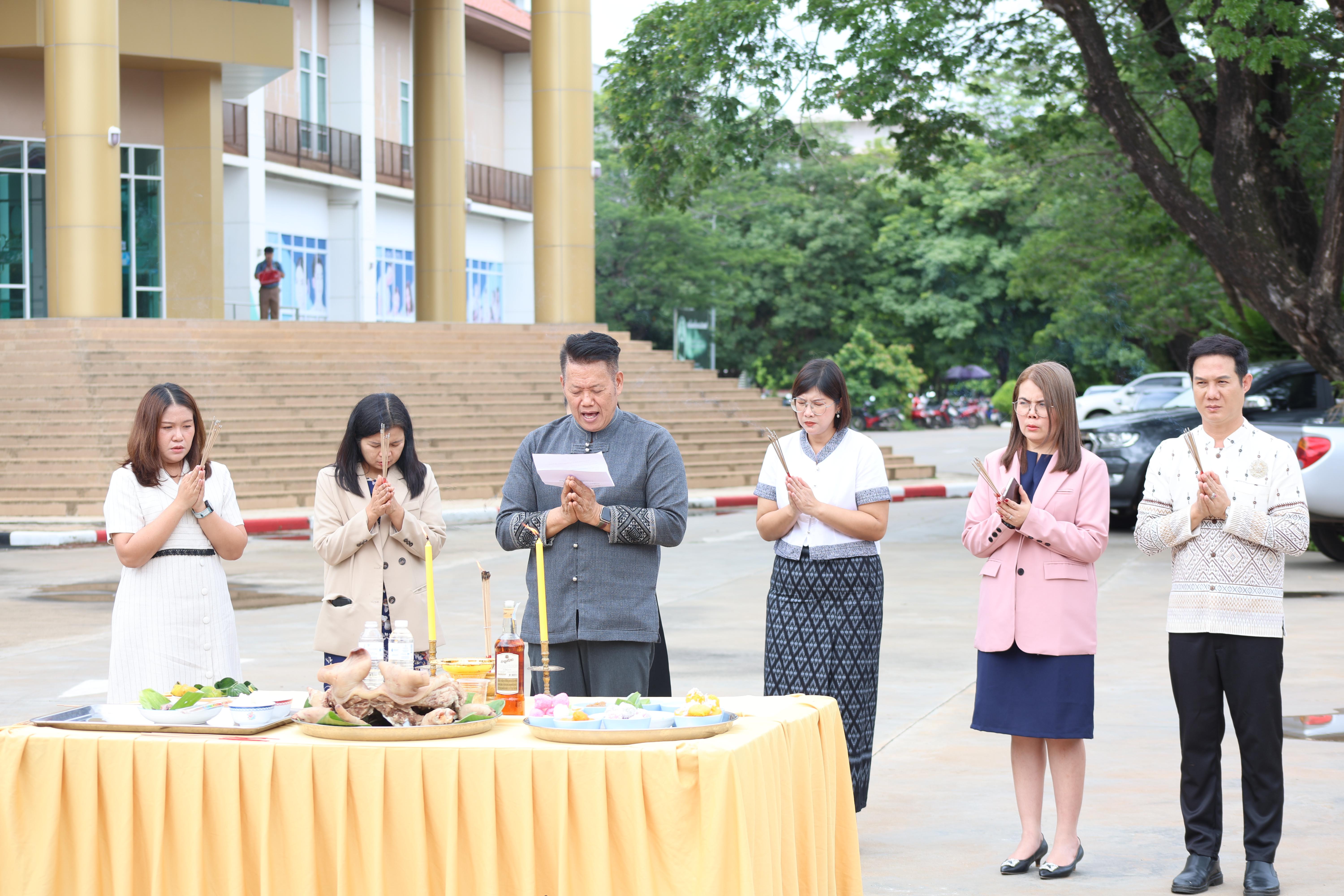 201. พิธีทอดผ้าป่าสามัคคี เพื่ออุทิศบุญกุศลให้แก่ผู้วายชนม์ ขอขอบคุณผู้บริหาร คณาจารย์ บุคลากร และผู้มีจิตศรัทธาทุกท่าน