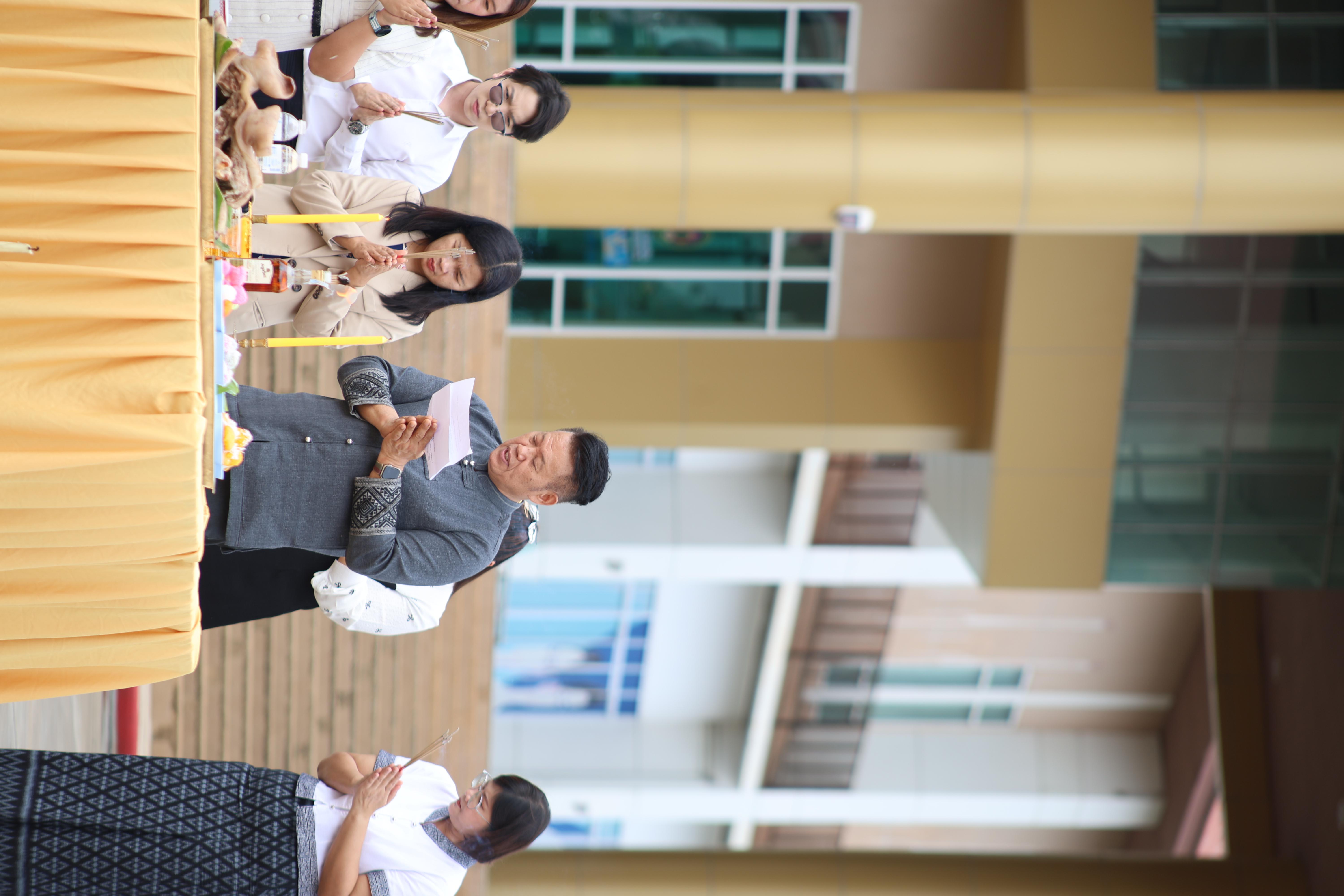 215. พิธีทอดผ้าป่าสามัคคี เพื่ออุทิศบุญกุศลให้แก่ผู้วายชนม์ ขอขอบคุณผู้บริหาร คณาจารย์ บุคลากร และผู้มีจิตศรัทธาทุกท่าน