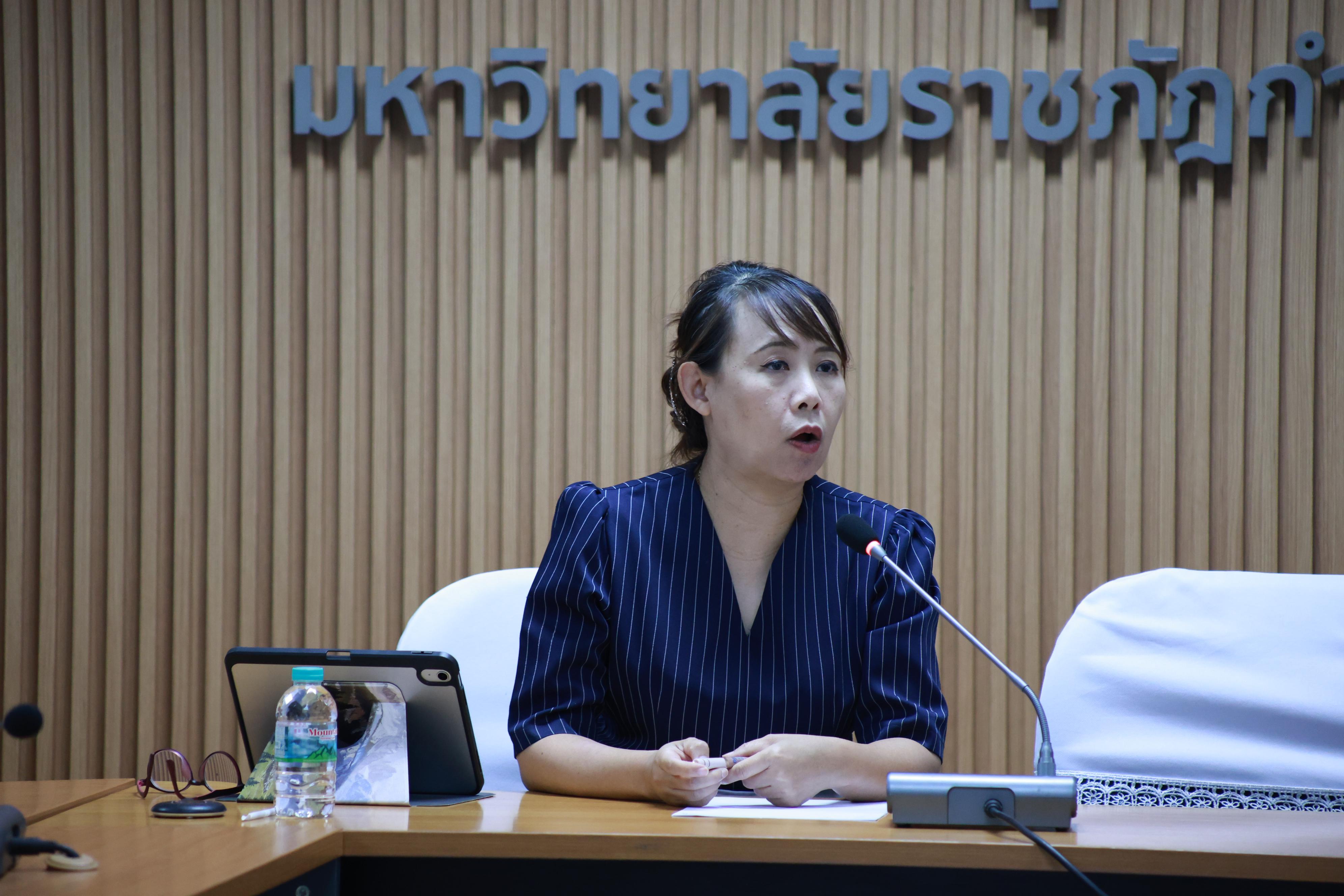 2. ประชุมเพื่อหารือ เรื่อง การจัดการเรียนการสอยเพื่อเตรียมความพร้อมสำหรับการสอบรับใบอนุญาตประกอบวิชาชีพครู