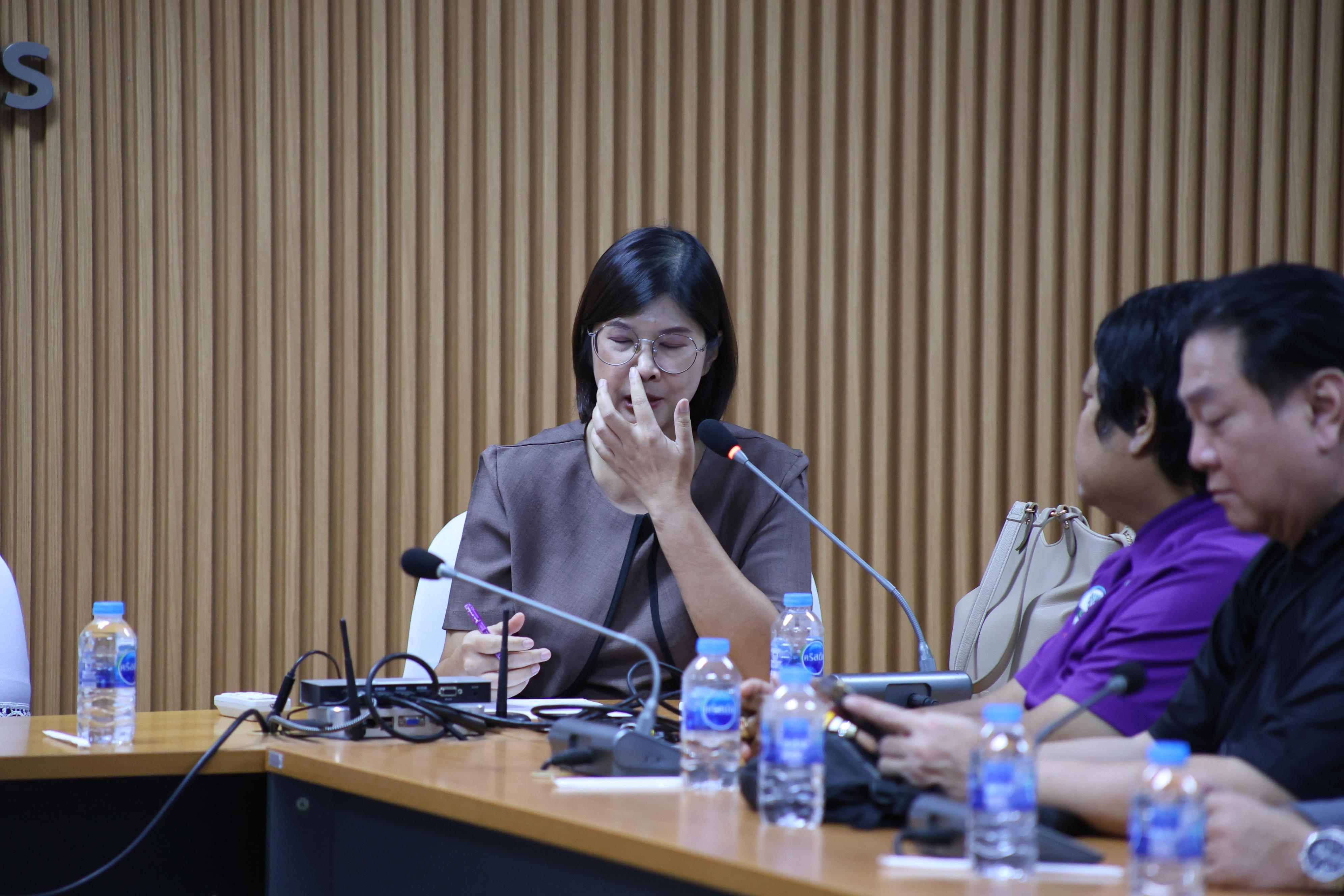 5. ประชุมเพื่อหารือ เรื่อง การจัดการเรียนการสอยเพื่อเตรียมความพร้อมสำหรับการสอบรับใบอนุญาตประกอบวิชาชีพครู
